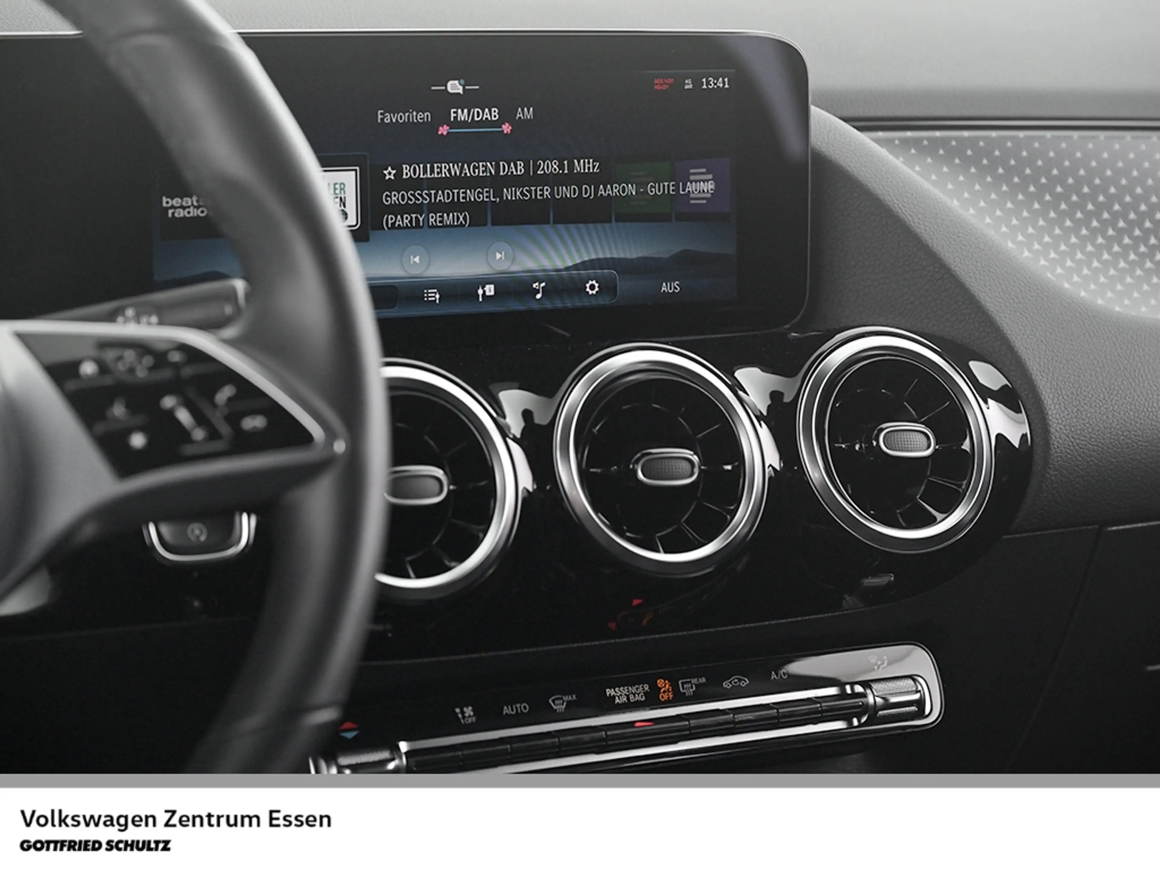 Mercedes-Benz GLA 200 LED Navi AHK R-Kamera Sitzhzg — photo 13