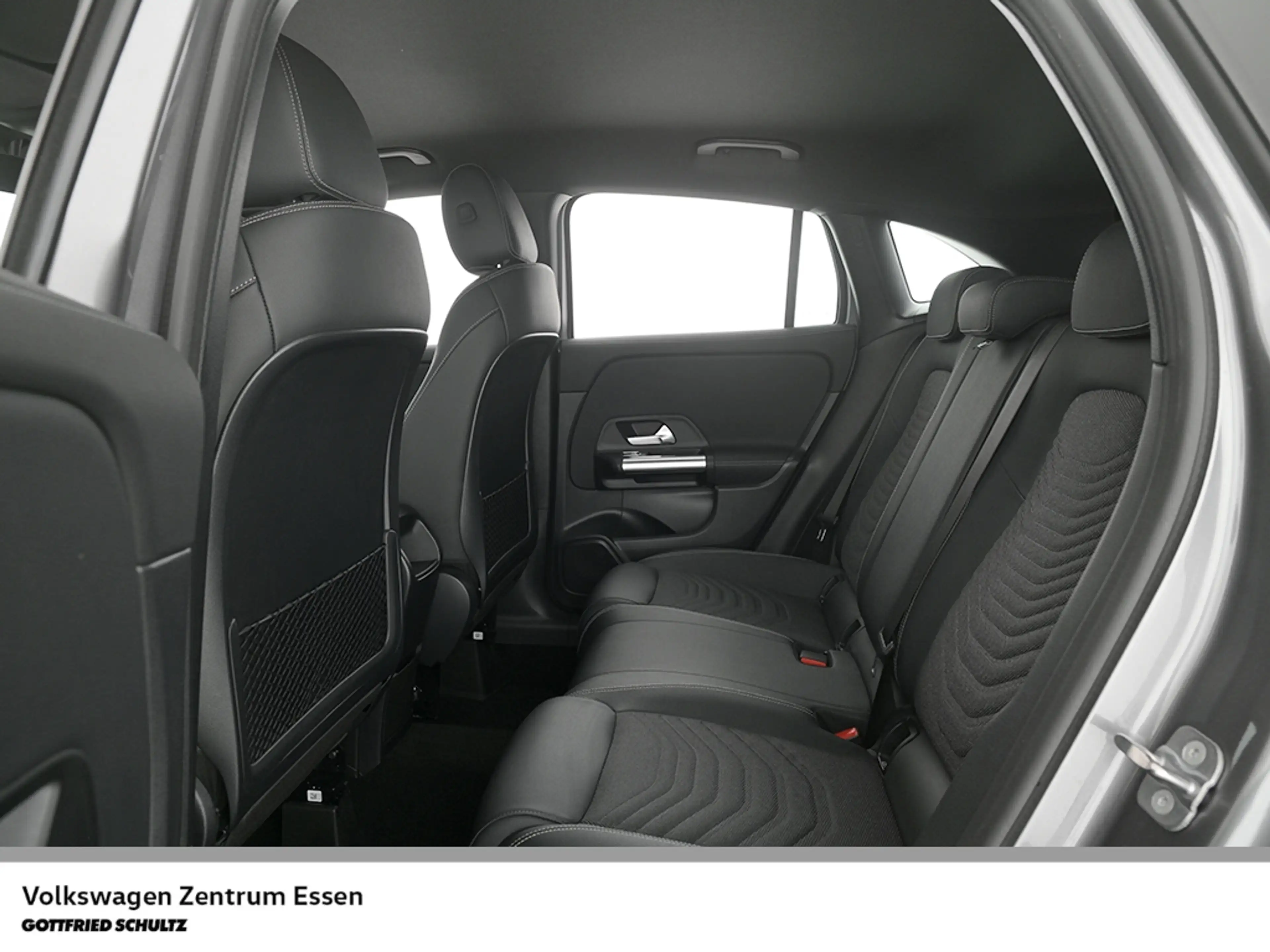 Mercedes-Benz GLA 200 LED Navi AHK R-Kamera Sitzhzg — photo 11