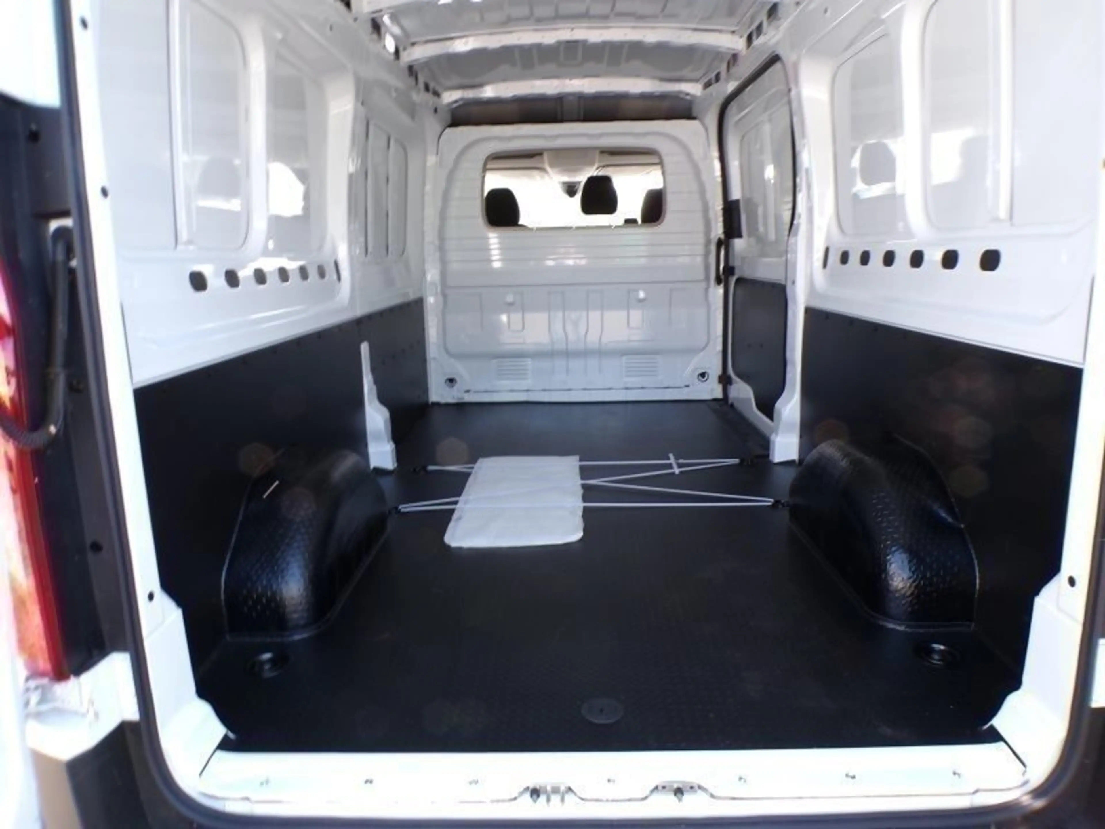 Maxus Deliver 9 2.0 D *Base* Kasten *L3H2*LED* Navi*BT*PDC*DAB* — photo 8