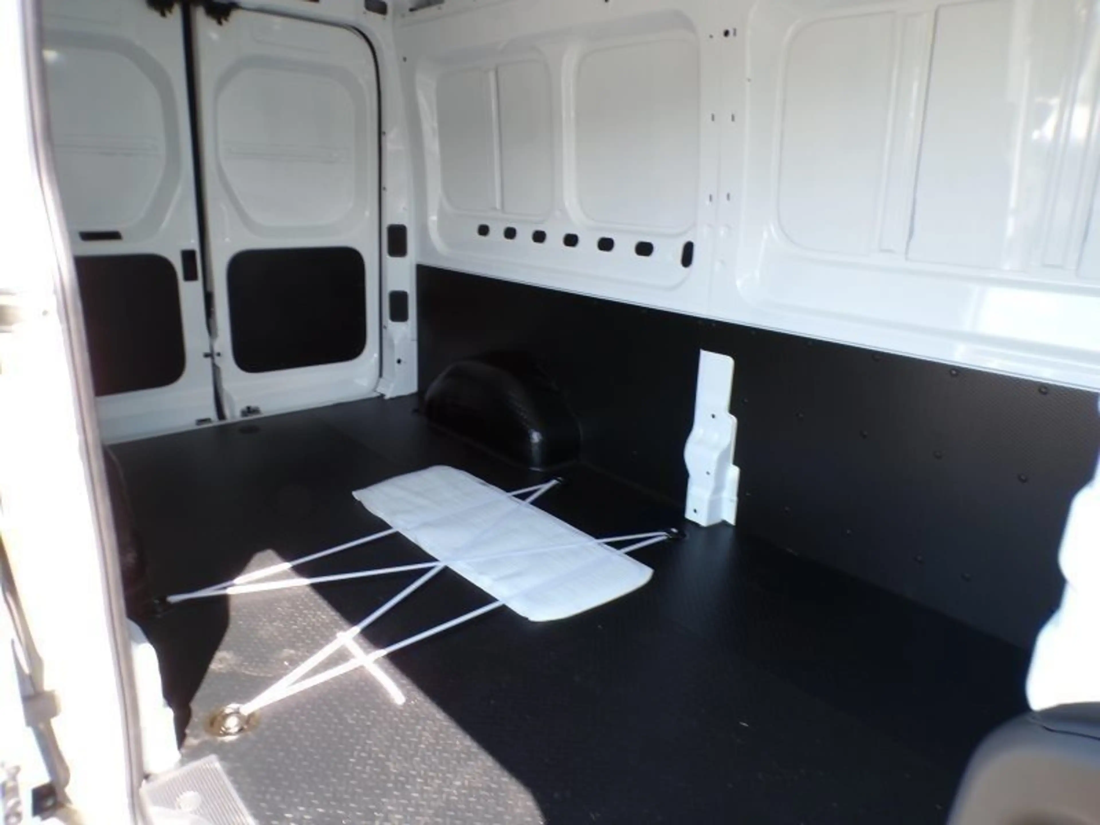 Maxus Deliver 9 2.0 D *Base* Kasten *L3H2*LED* Navi*BT*PDC*DAB* — photo 7