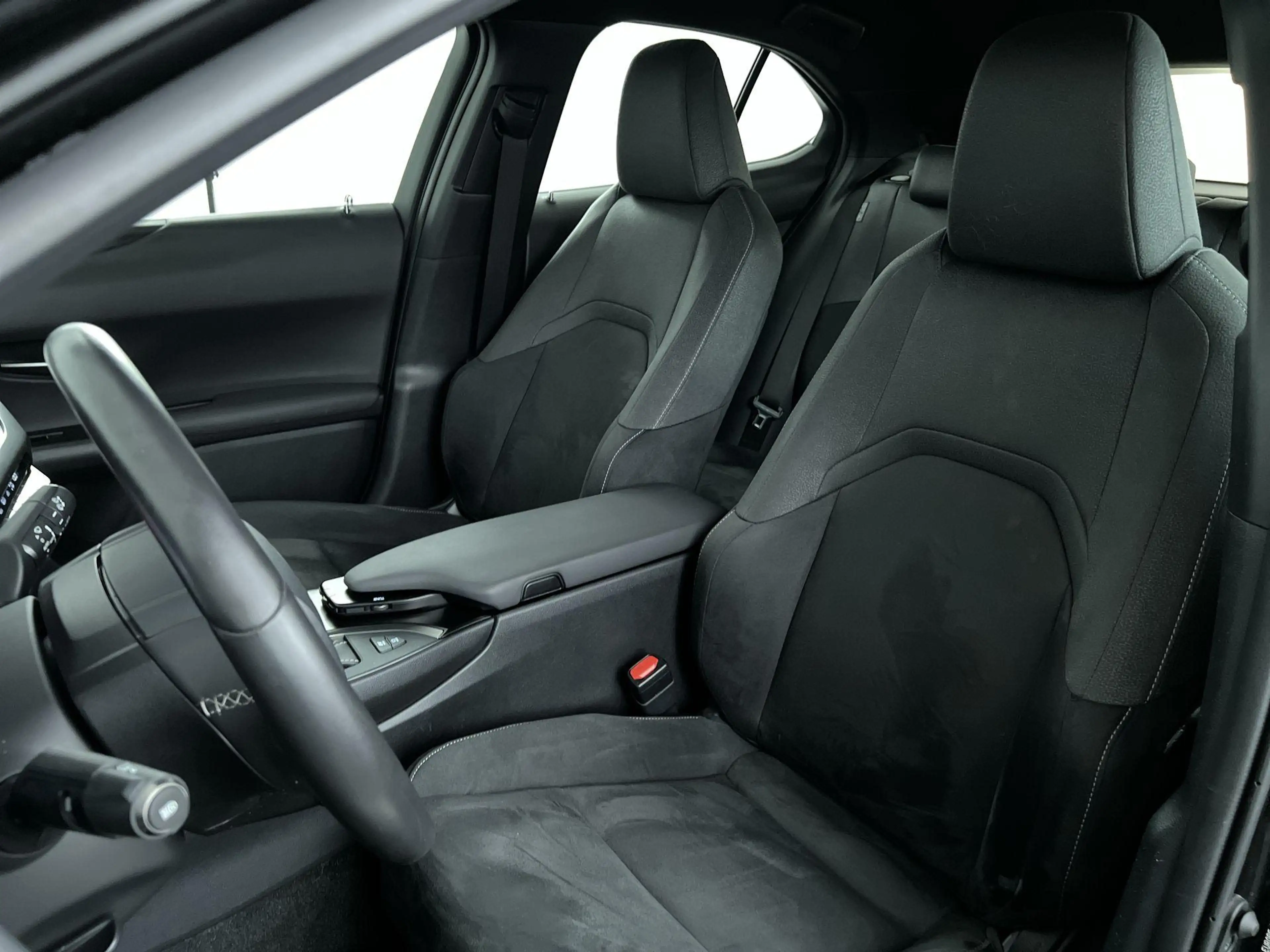 Lexus UX 250h Business Line, All Season banden! — photo 11