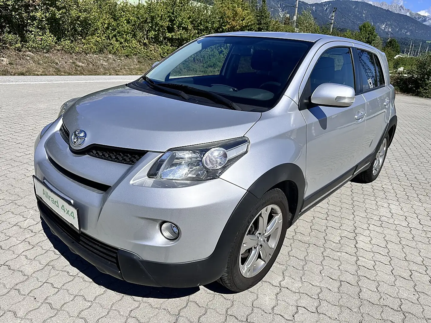 Toyota Urban Cruiser 1,4 D-4D DPF High AWD Grau - 1