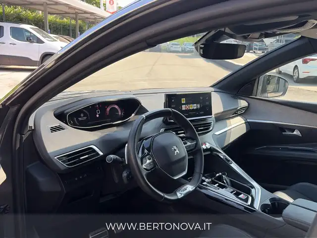 Peugeot 3008 view 11