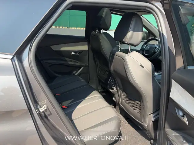Peugeot 3008 view 9