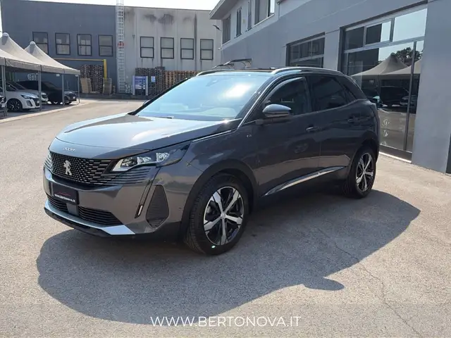 Peugeot 3008 view 2