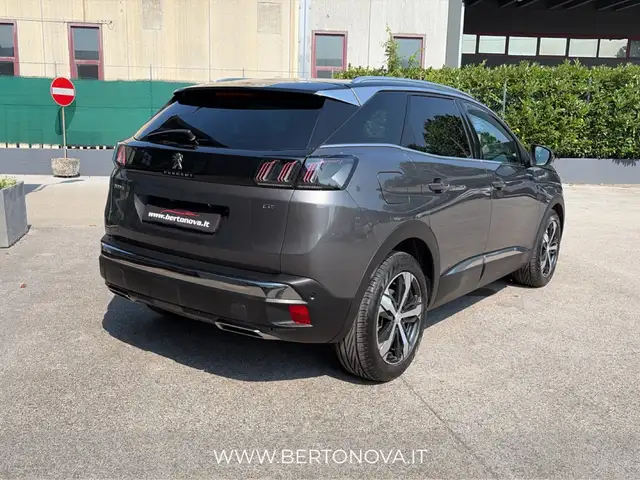 Peugeot 3008 view 4