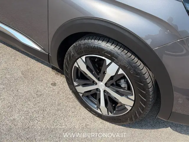 Peugeot 3008 view 8