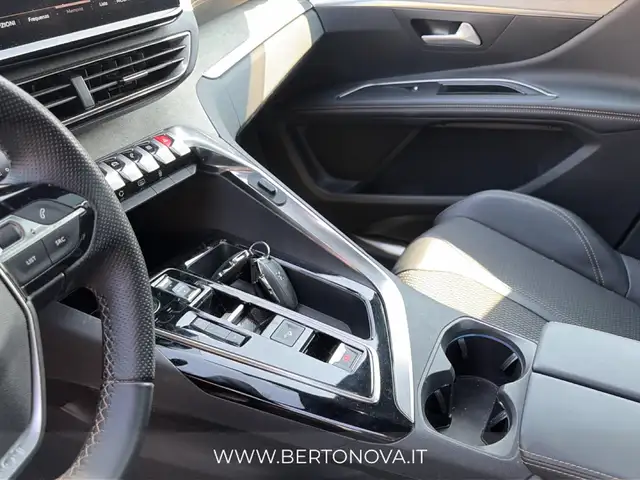 Peugeot 3008 view 12