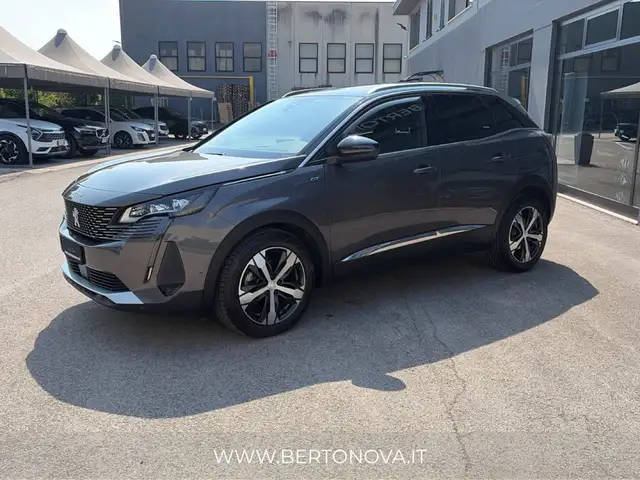 Peugeot 3008 view 3