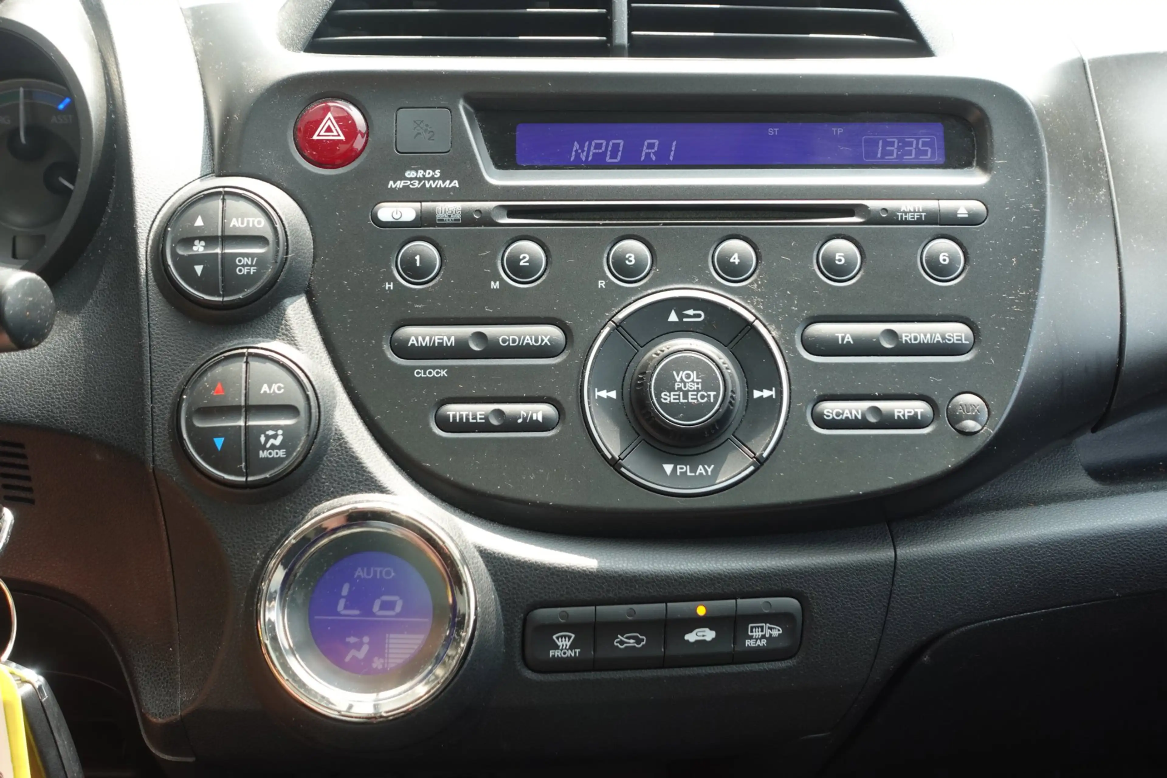 Honda Jazz 1.4 Hybrid Elegance — photo 14