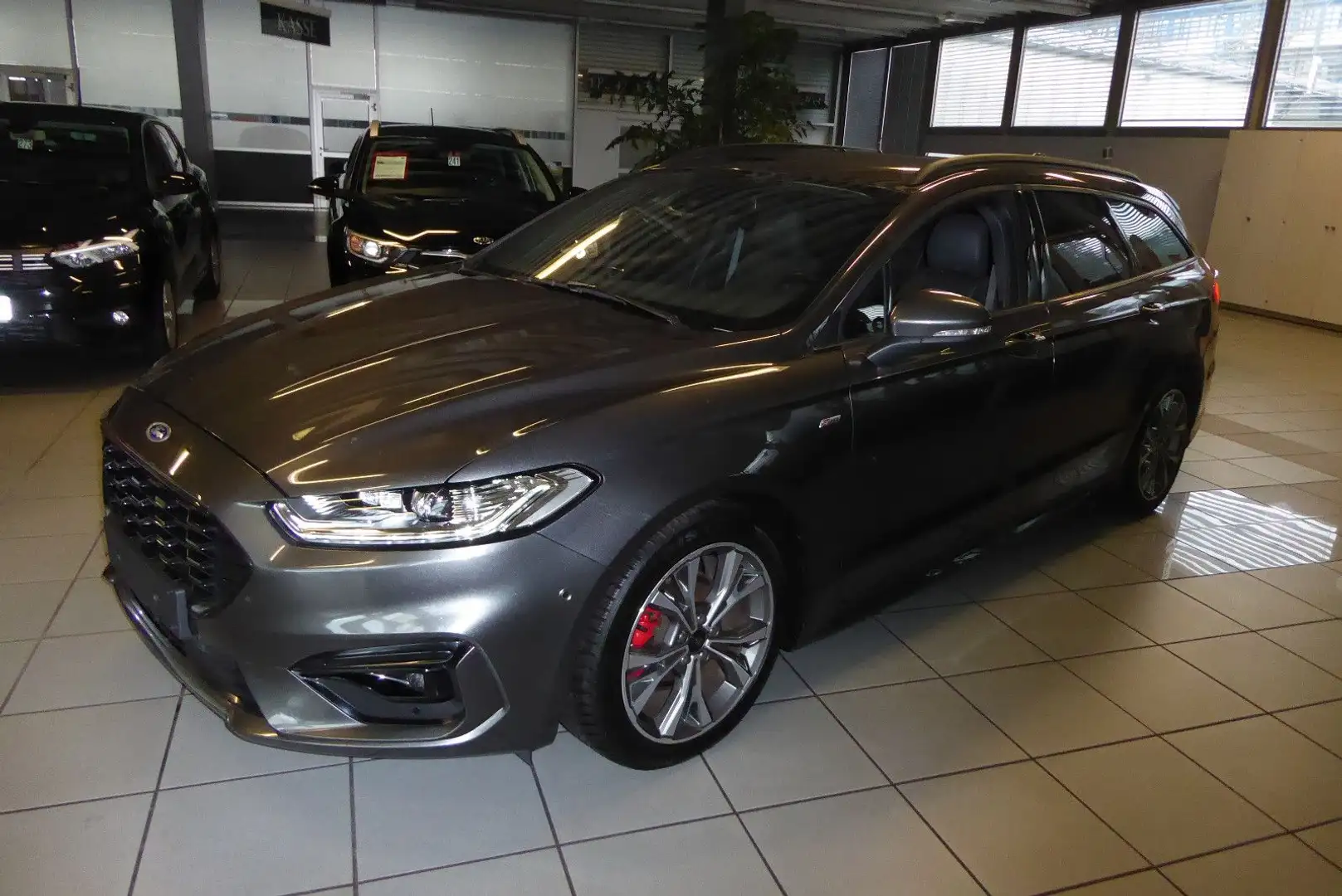 Ford Mondeo Turnier Hybrid ST-Line Automatik Grau - 1