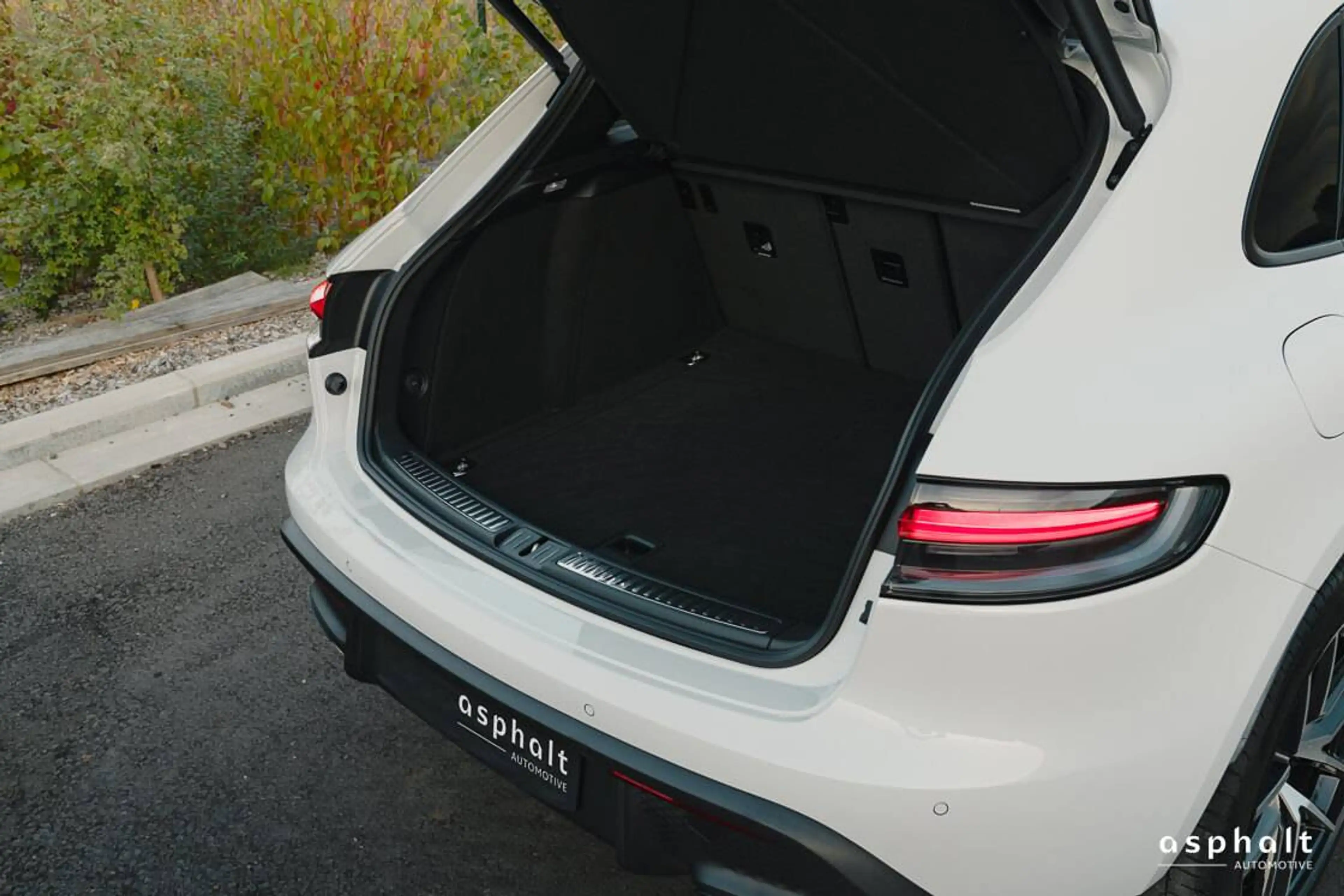 Porsche Macan MY2023 - Full Porsche History - 1st Belgian Owner — photo 11