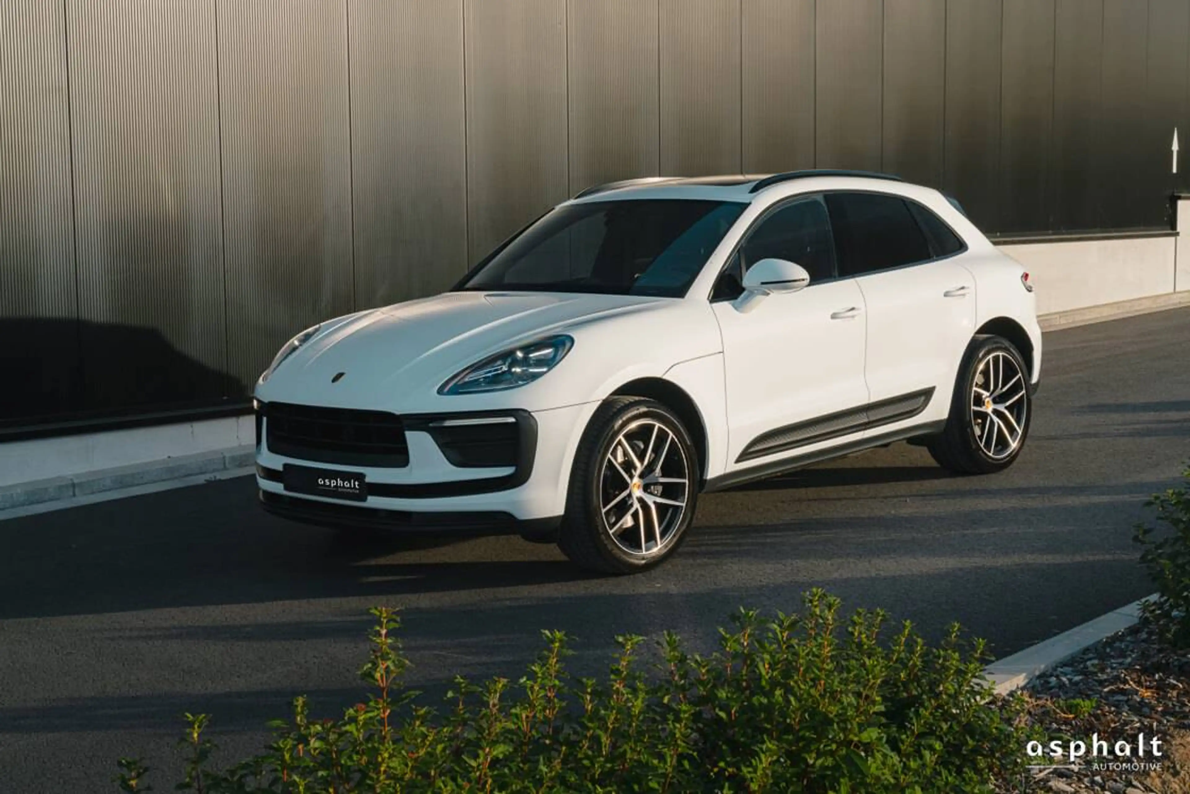 Porsche Macan MY2023 - Full Porsche History - 1st Belgian Owner — photo 3