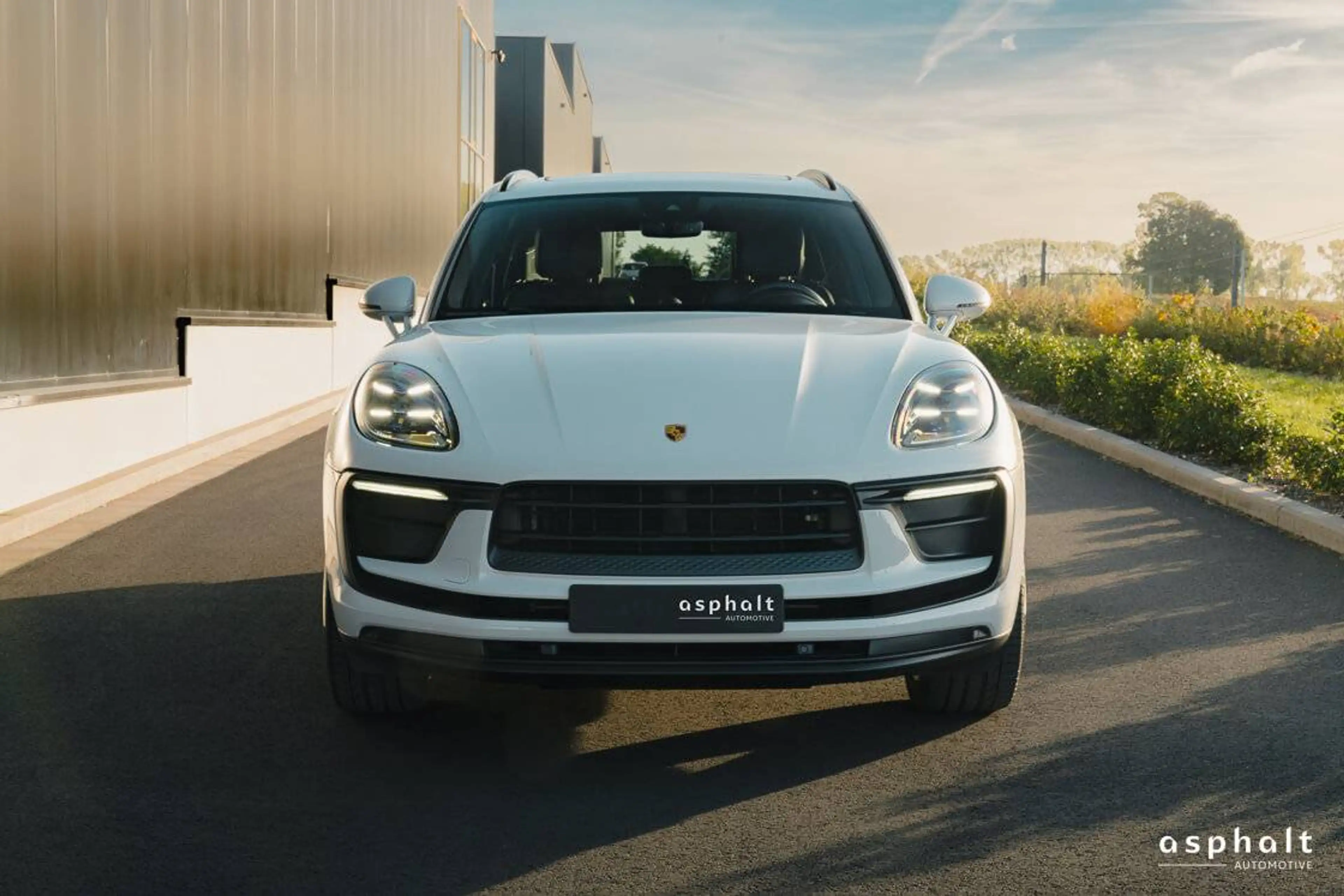 Porsche Macan MY2023 - Full Porsche History - 1st Belgian Owner — photo 2