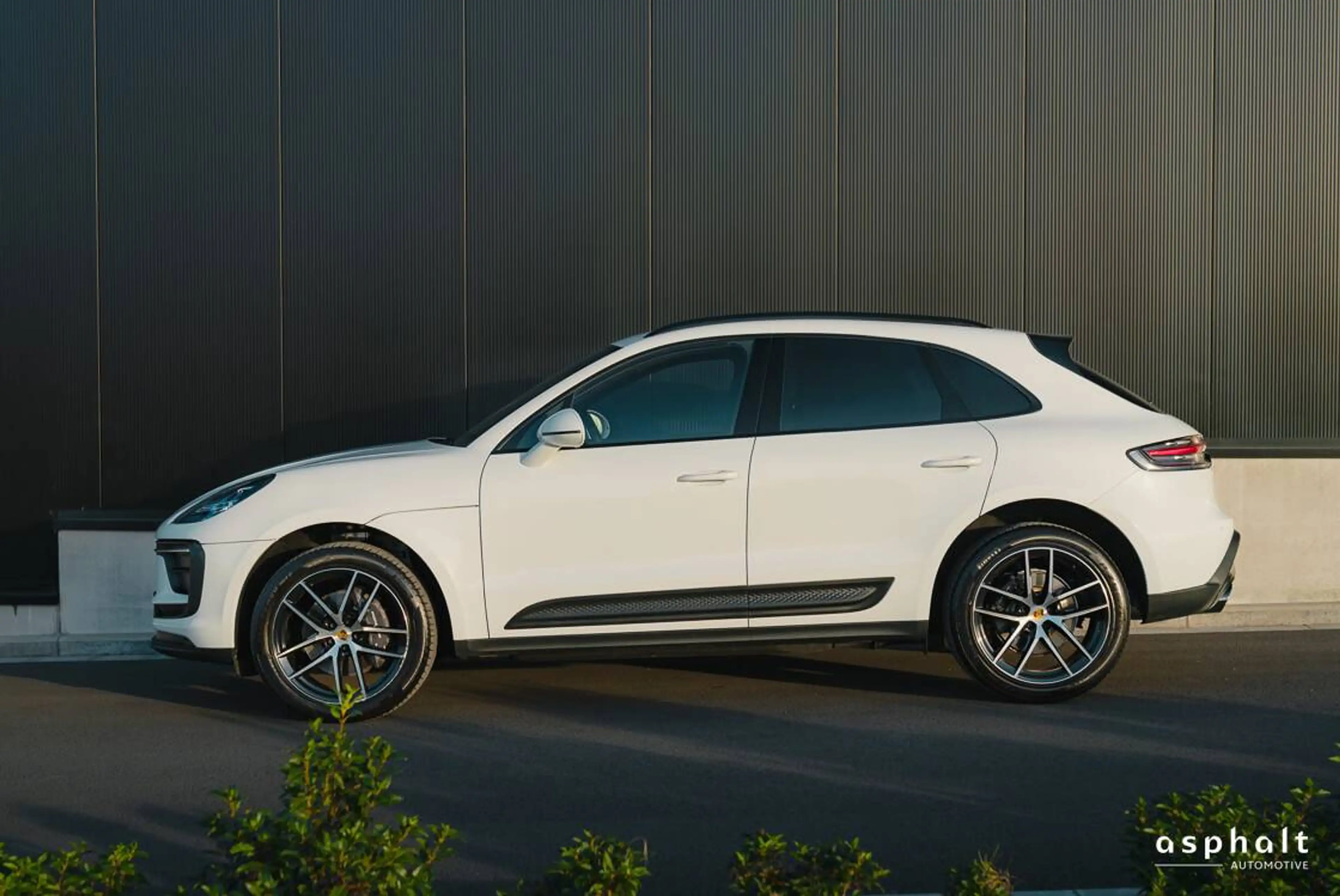 Porsche Macan MY2023 - Full Porsche History - 1st Belgian Owner — photo 4