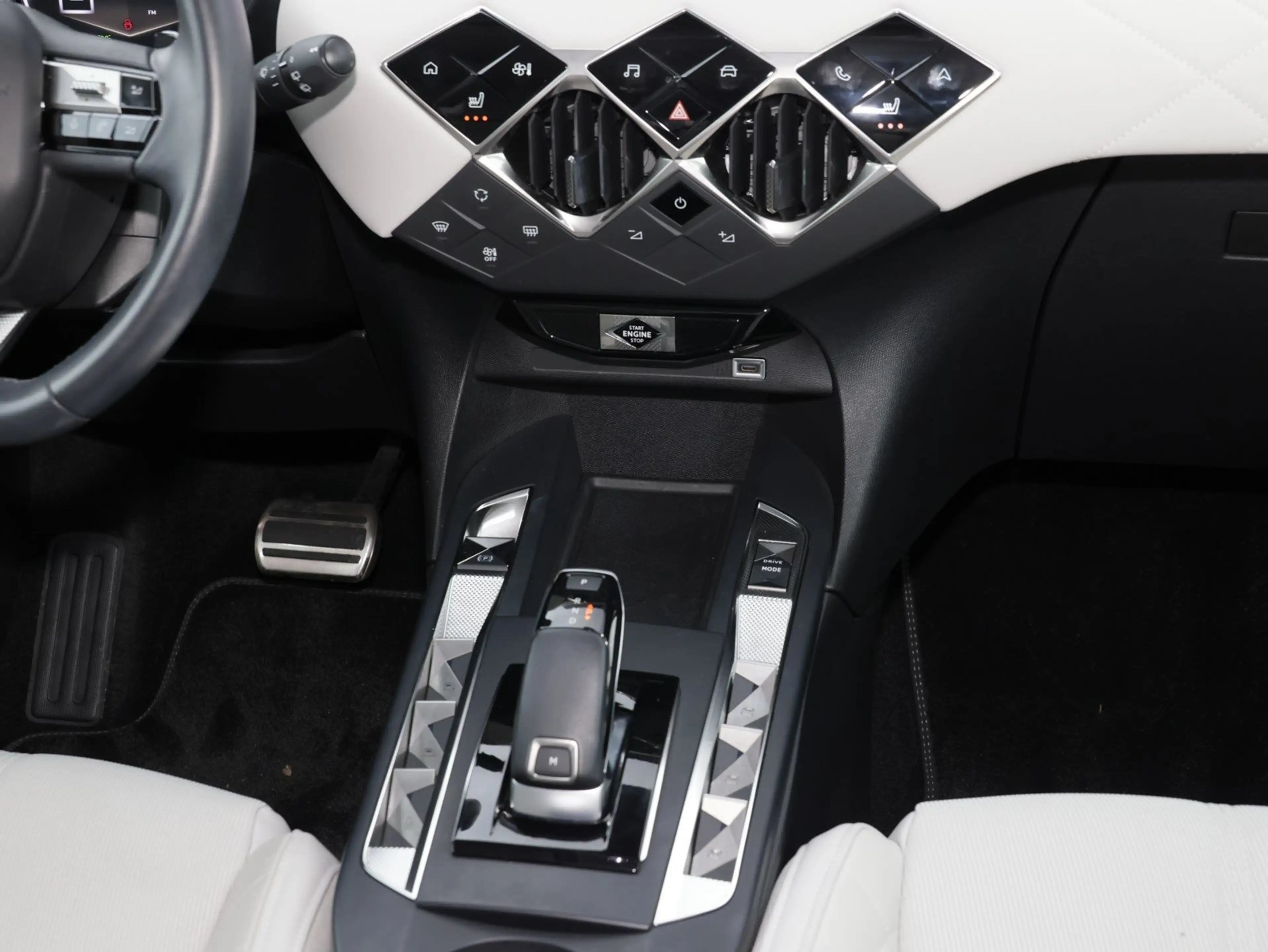DS Automobiles DS 3 Crossback DS3 Crossback 1.2 PureTech 130 Rivoli Focal Sound- — photo 10