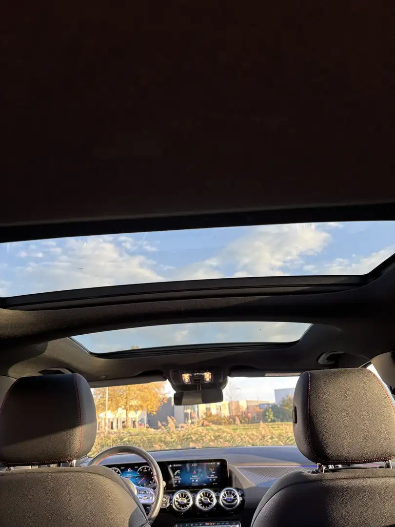 Mercedes-Benz GLA 200 Bns Sol. AMG Grey - 2