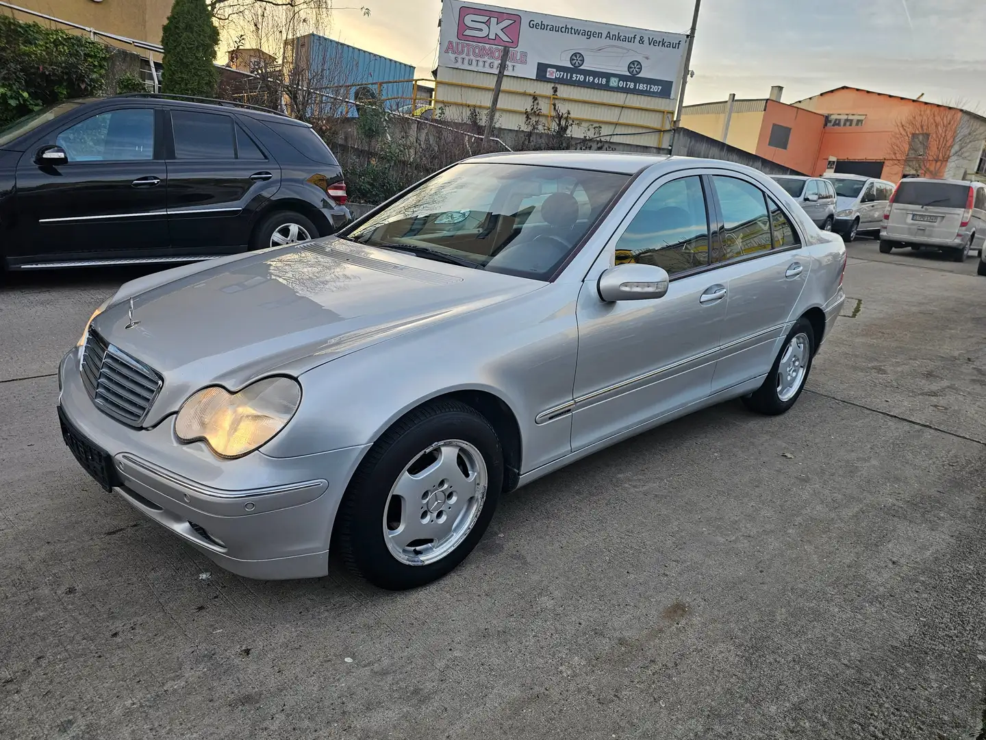 Mercedes-Benz C 180 C-Klasse Elegance Automatik Серебристый - 1