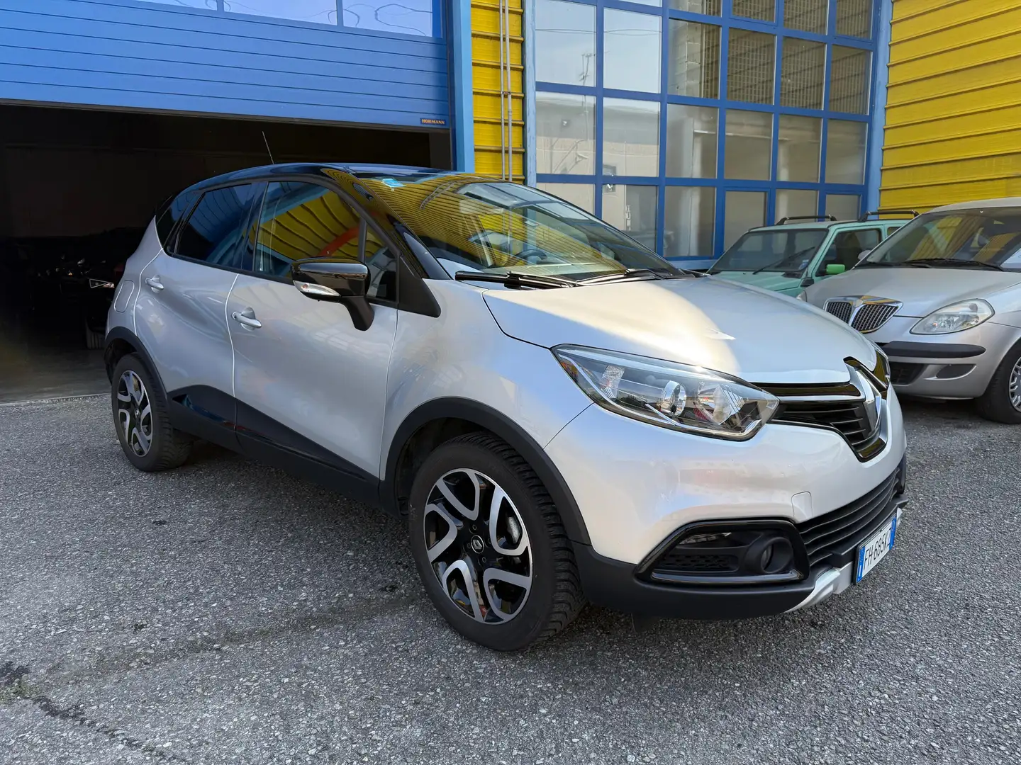 Renault Captur 1500 dci automatica Stříbrná - 1