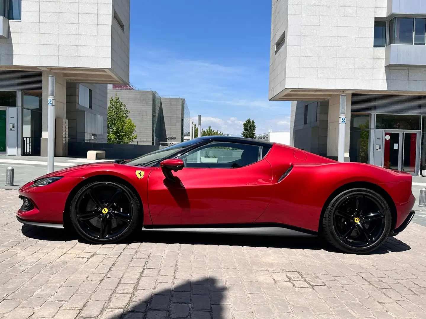 Ferrari 296 GTB Rojo - 2