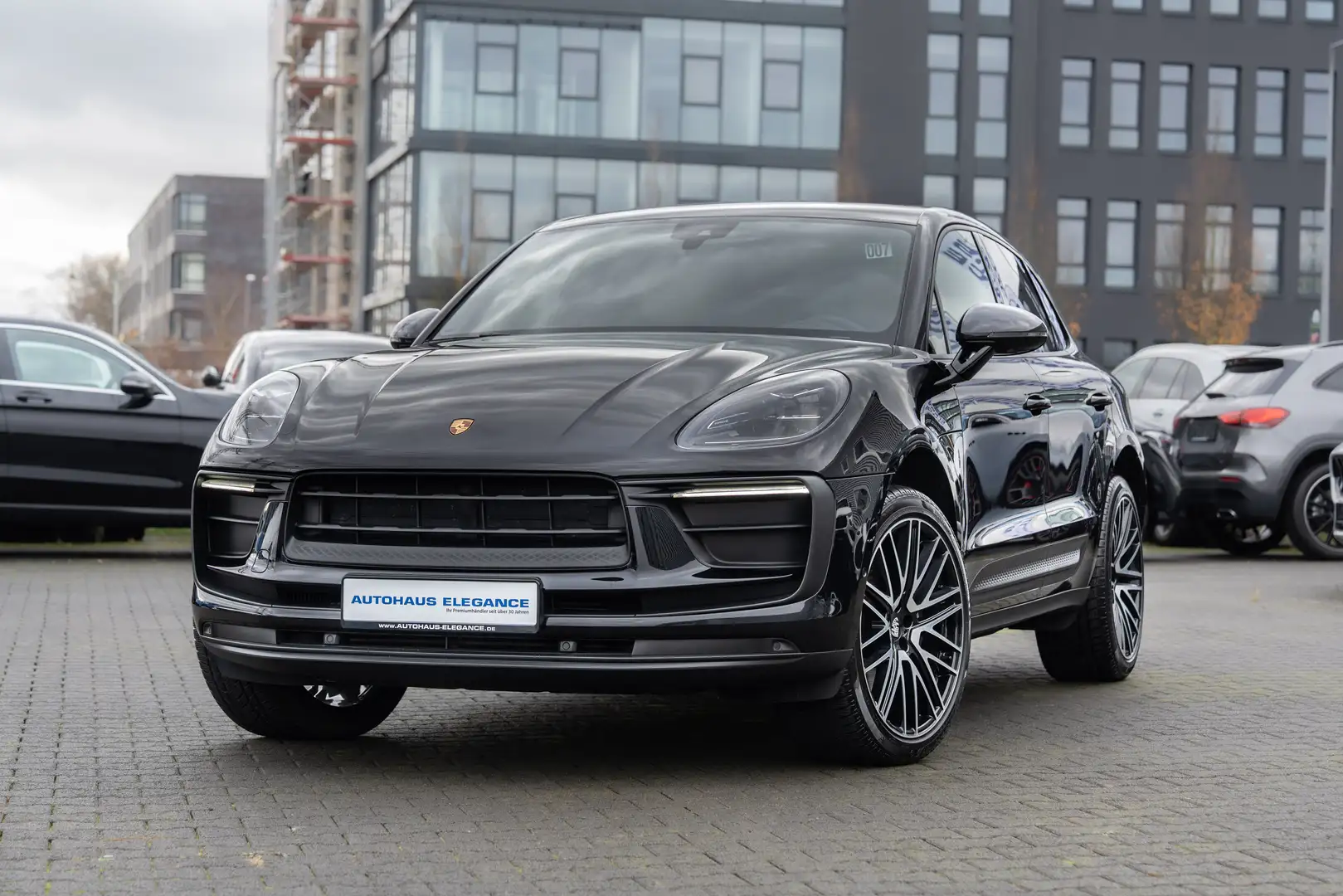 Porsche Macan Basis*SPORT-CHRONO*SOUND-PACKAGE+*1.HAND*PDLS* Schwarz - 1