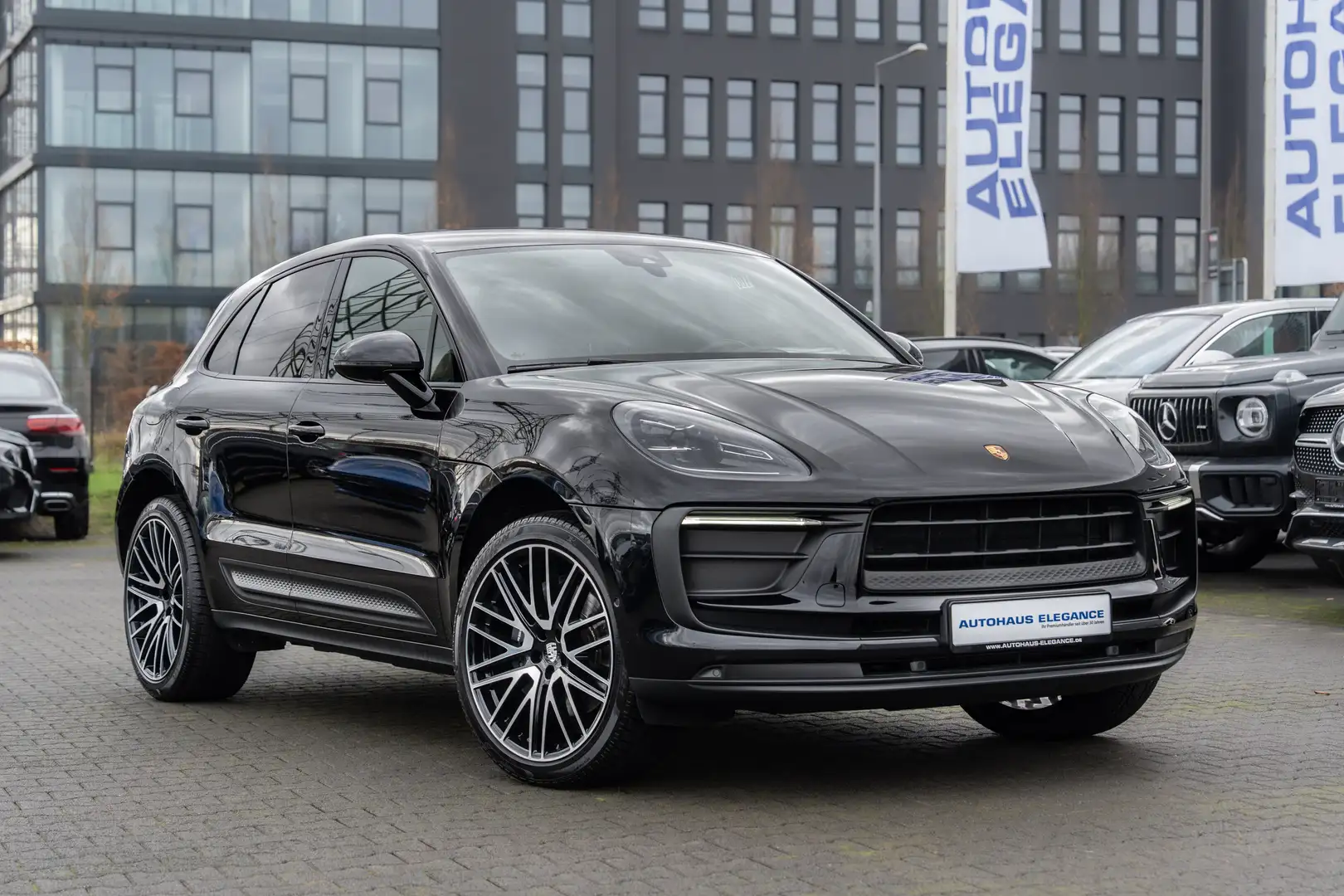 Porsche Macan Basis*SPORT-CHRONO*SOUND-PACKAGE+*1.HAND*PDLS* Schwarz - 2