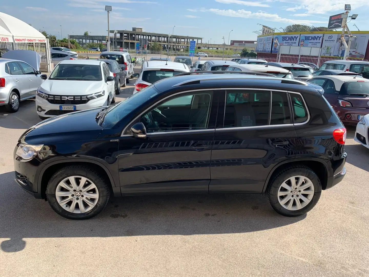 Volkswagen Tiguan 2.0 tdi Sport Noir - 2