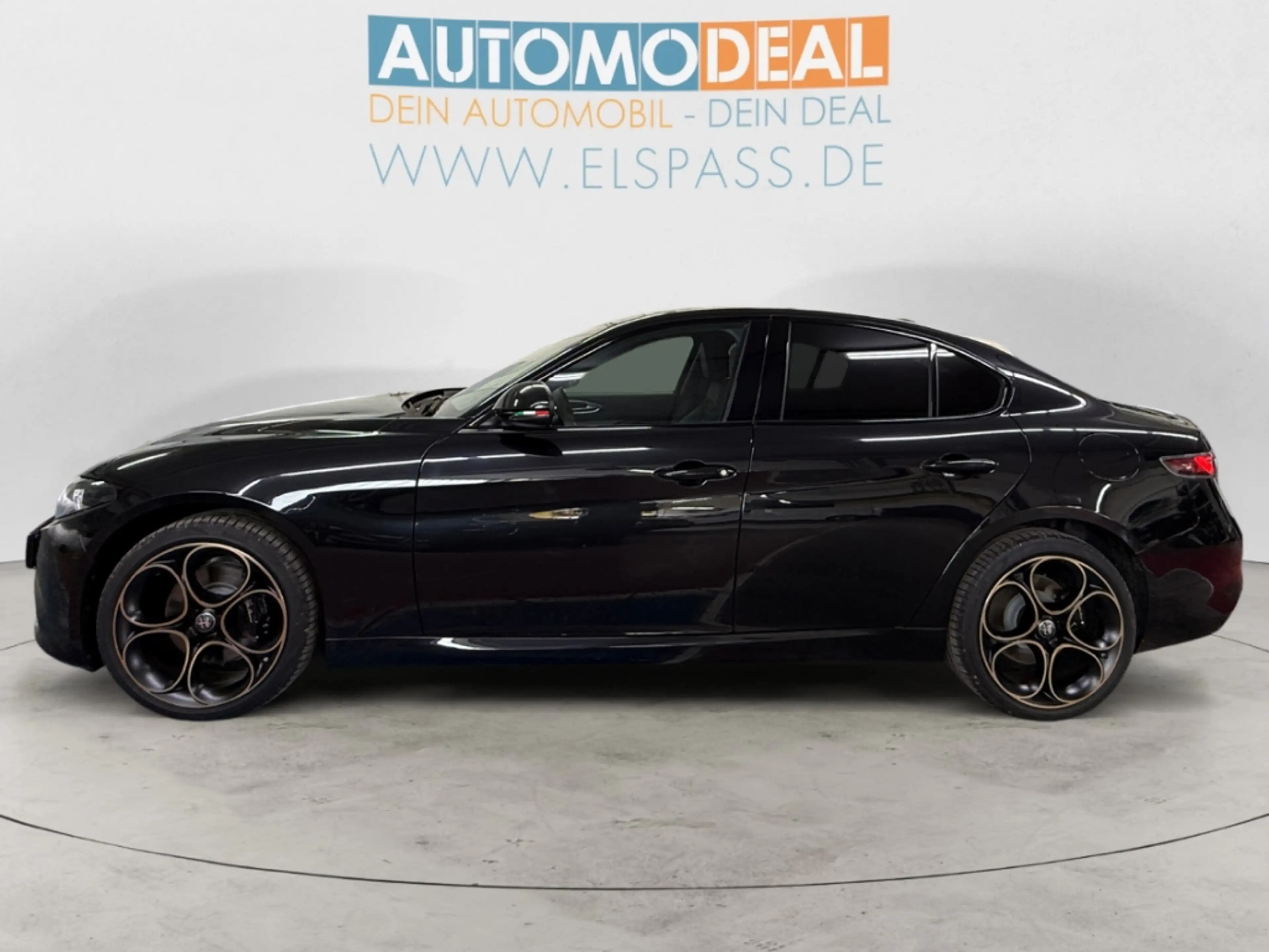 Alfa Romeo Giulia Intensa Q4 AUTOMATIK NAV LED PANODACH DIG-DISPLAY — photo 8