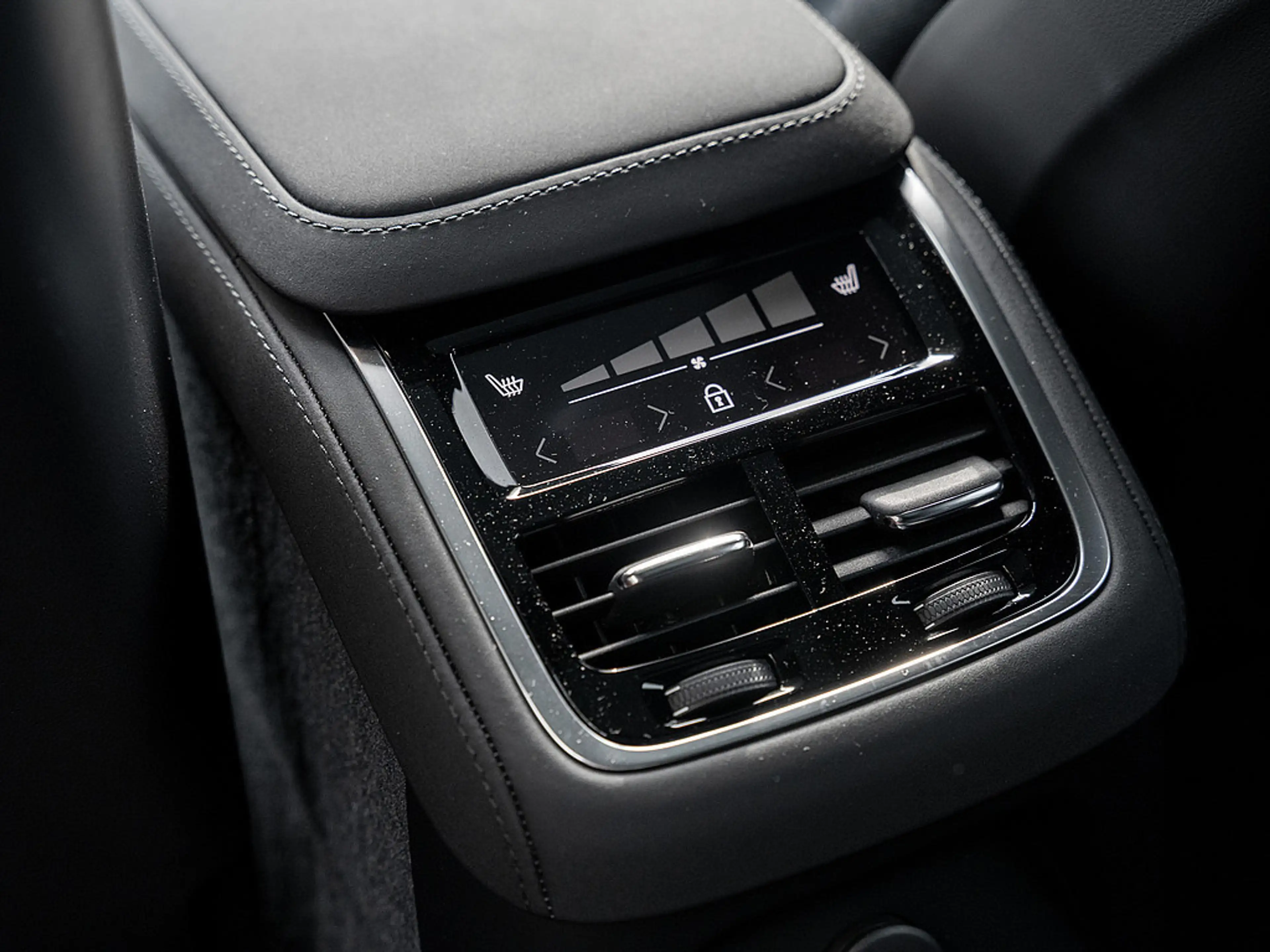 Volvo XC90 T8 AWD Ultra Dark HUD 360° PANO AHK — photo 8