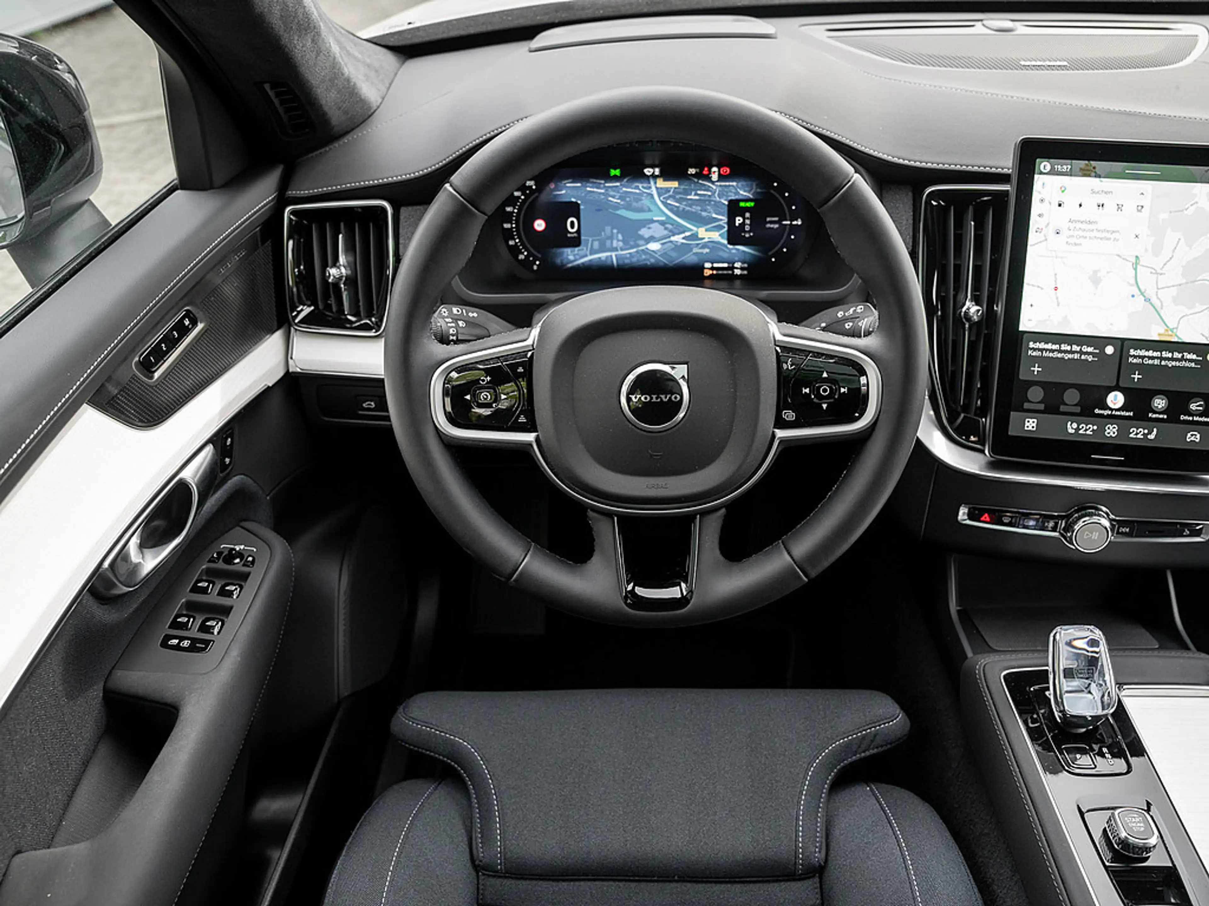 Volvo XC90 T8 AWD Ultra Dark HUD 360° PANO AHK — photo 10