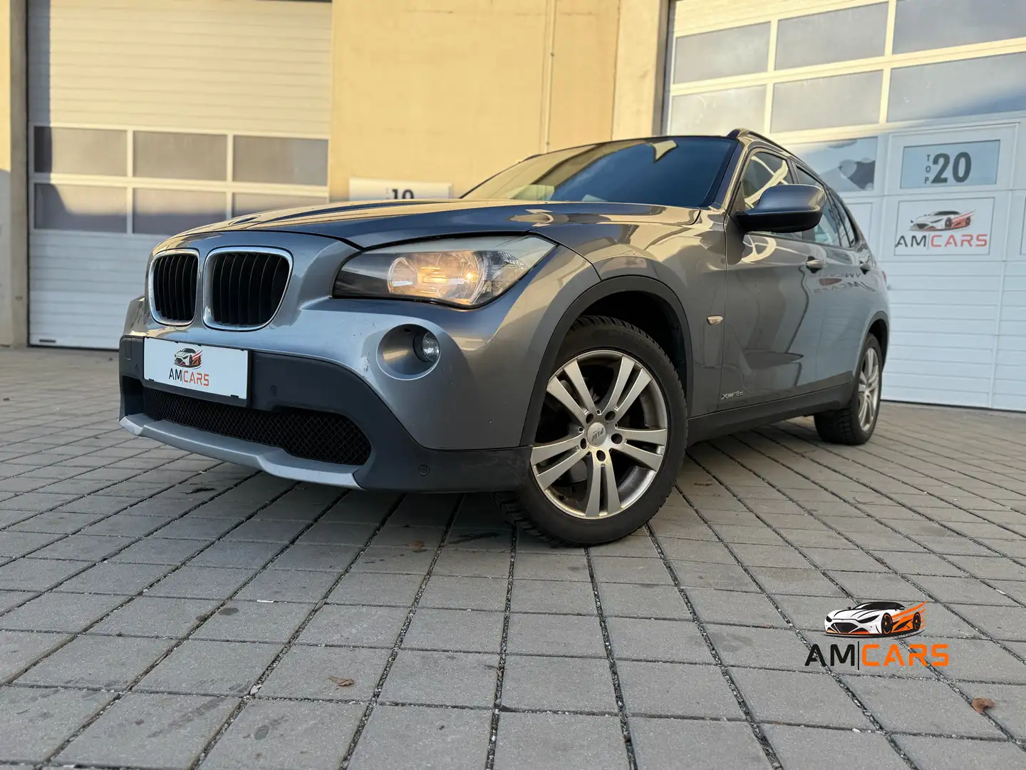 BMW X1 X1 xDrive18d Österreich Paket Grau - 1