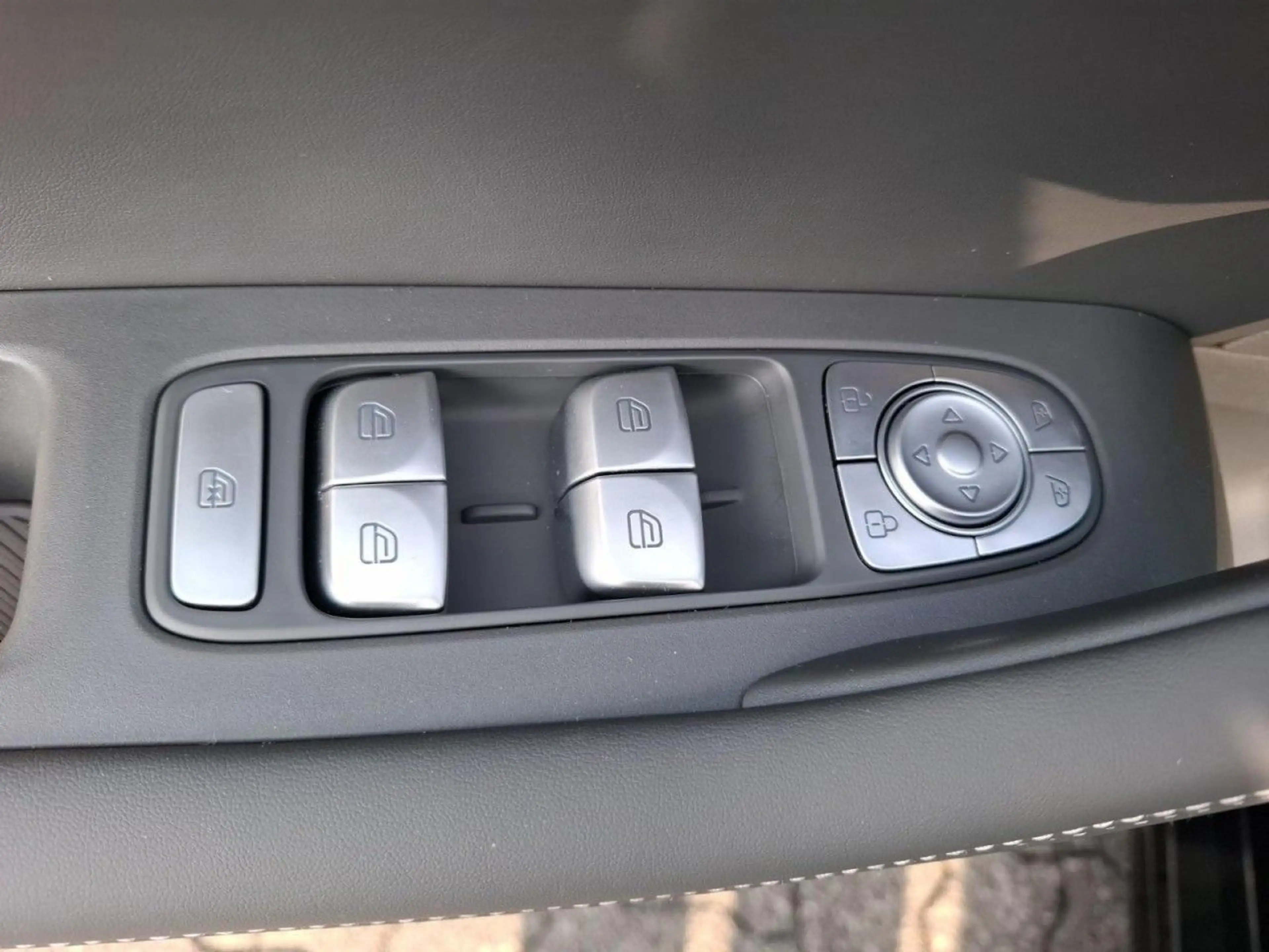 DFM Forthing 7 REEV adapt. Tempomat 174km Reichweite Klima — photo 14