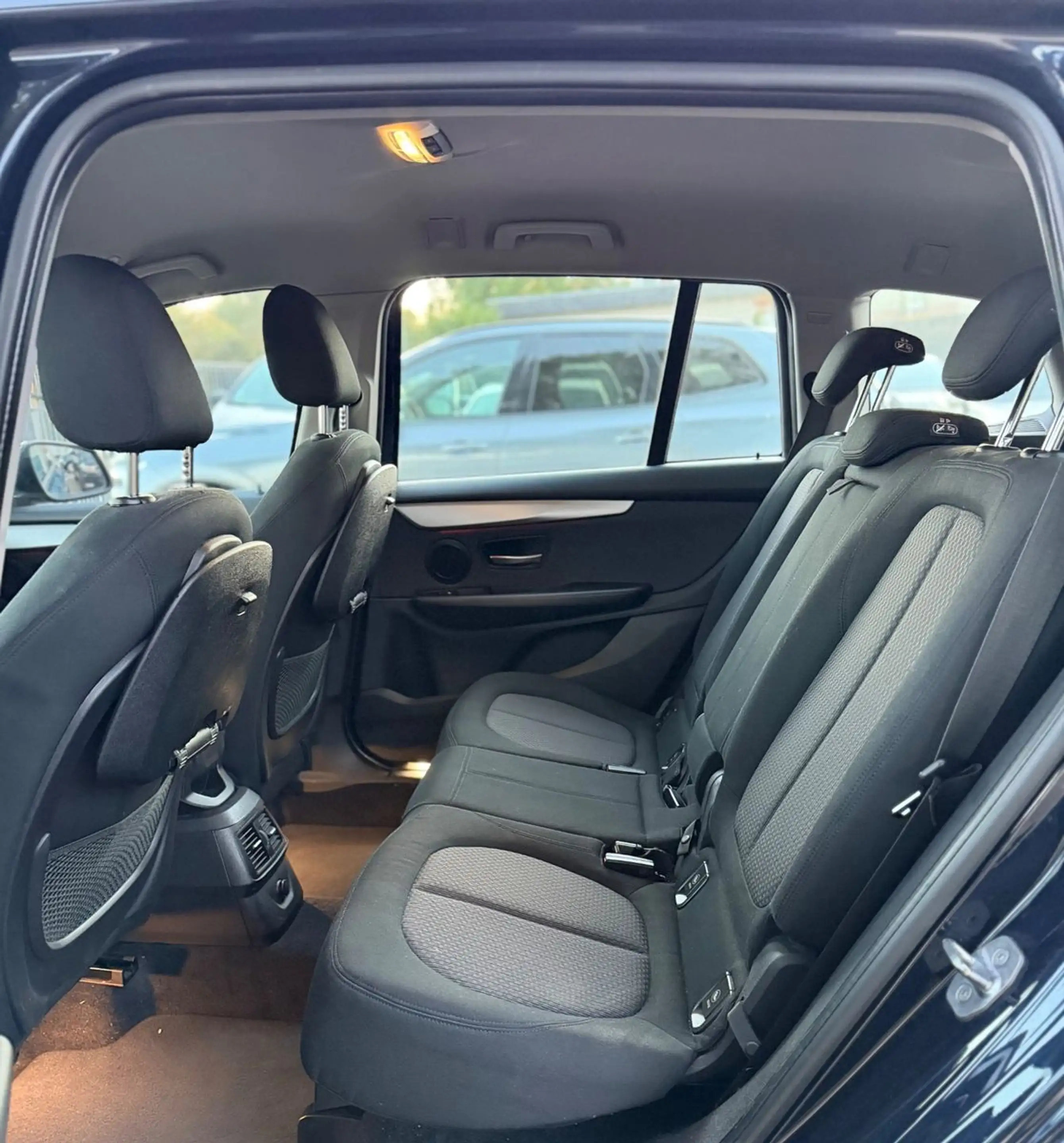 BMW 218 2 Gran Tourer 218 d xDrive Advantage — photo 14