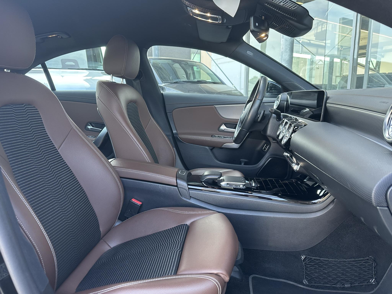 Mercedes-Benz CLA 180 CLA d Luxury Line — photo 2
