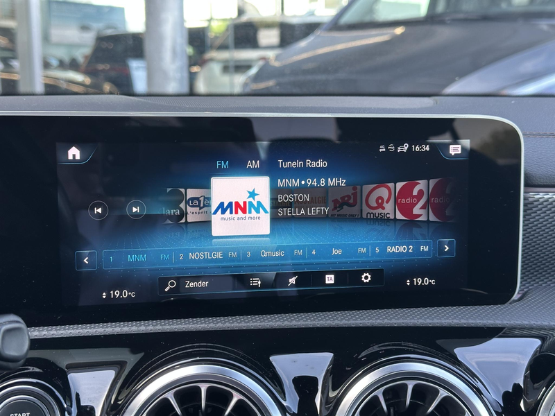 Mercedes-Benz CLA 180 CLA d Luxury Line — photo 4