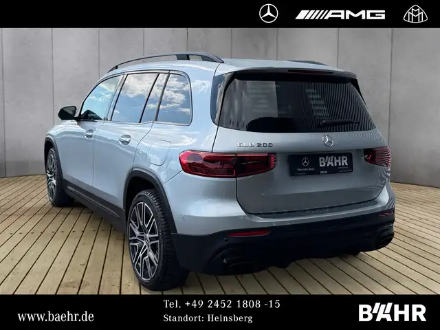 Mercedes-Benz GLB view 3