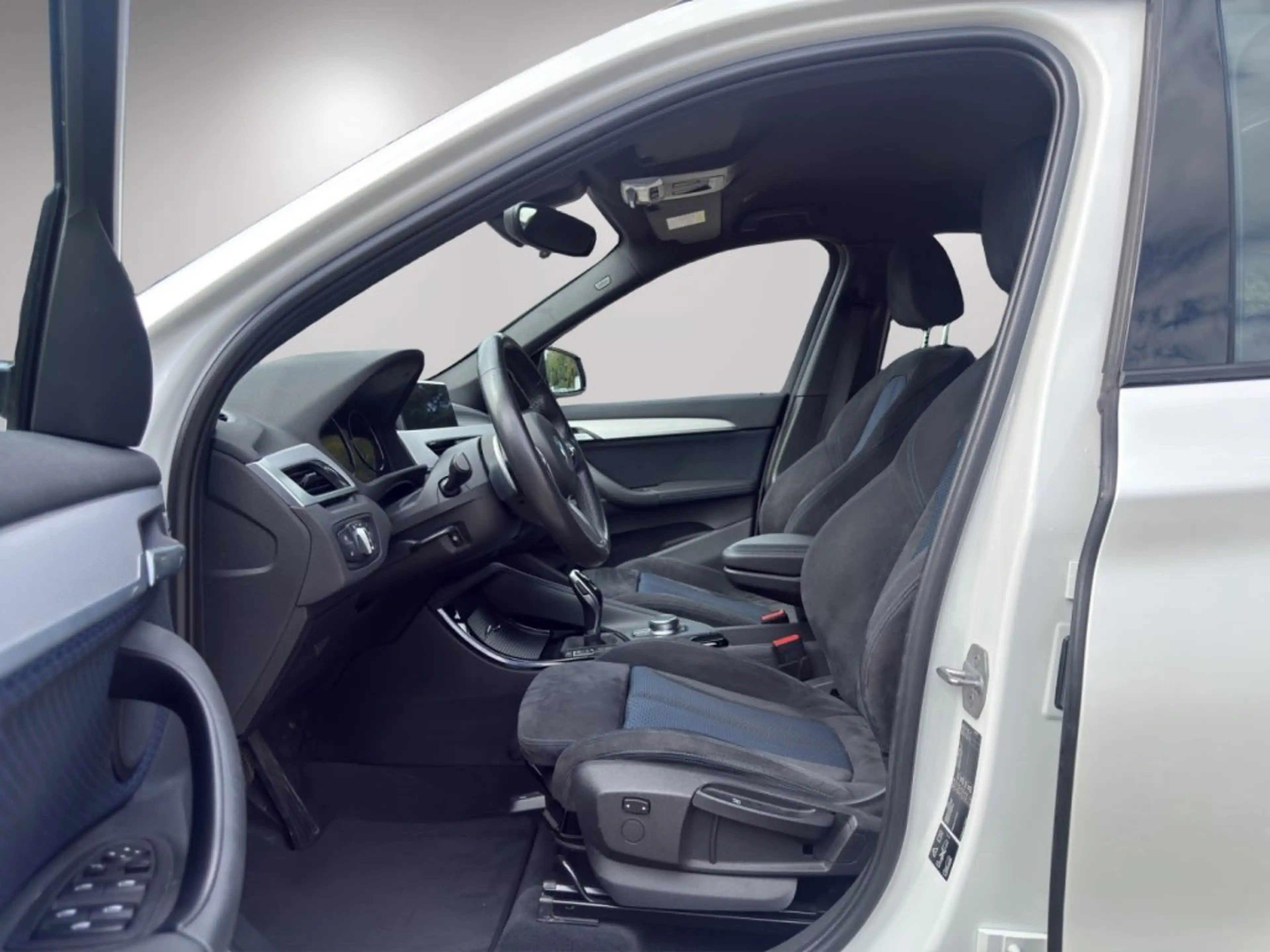 BMW X1 xDrive 20d Allrad Aut. — photo 7