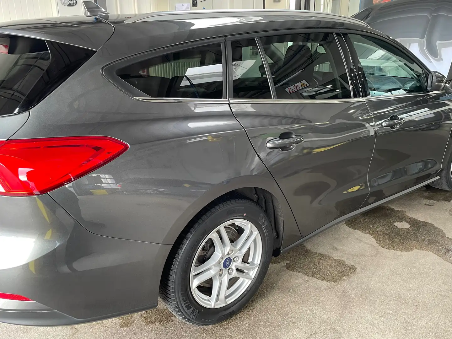 Ford Focus Turnier 1.5 EcoBlue Start-Stopp-System COOL Grau - 1