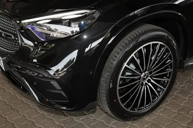 Mercedes-Benz GLC view 3