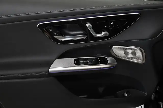 Mercedes-Benz GLC view 12