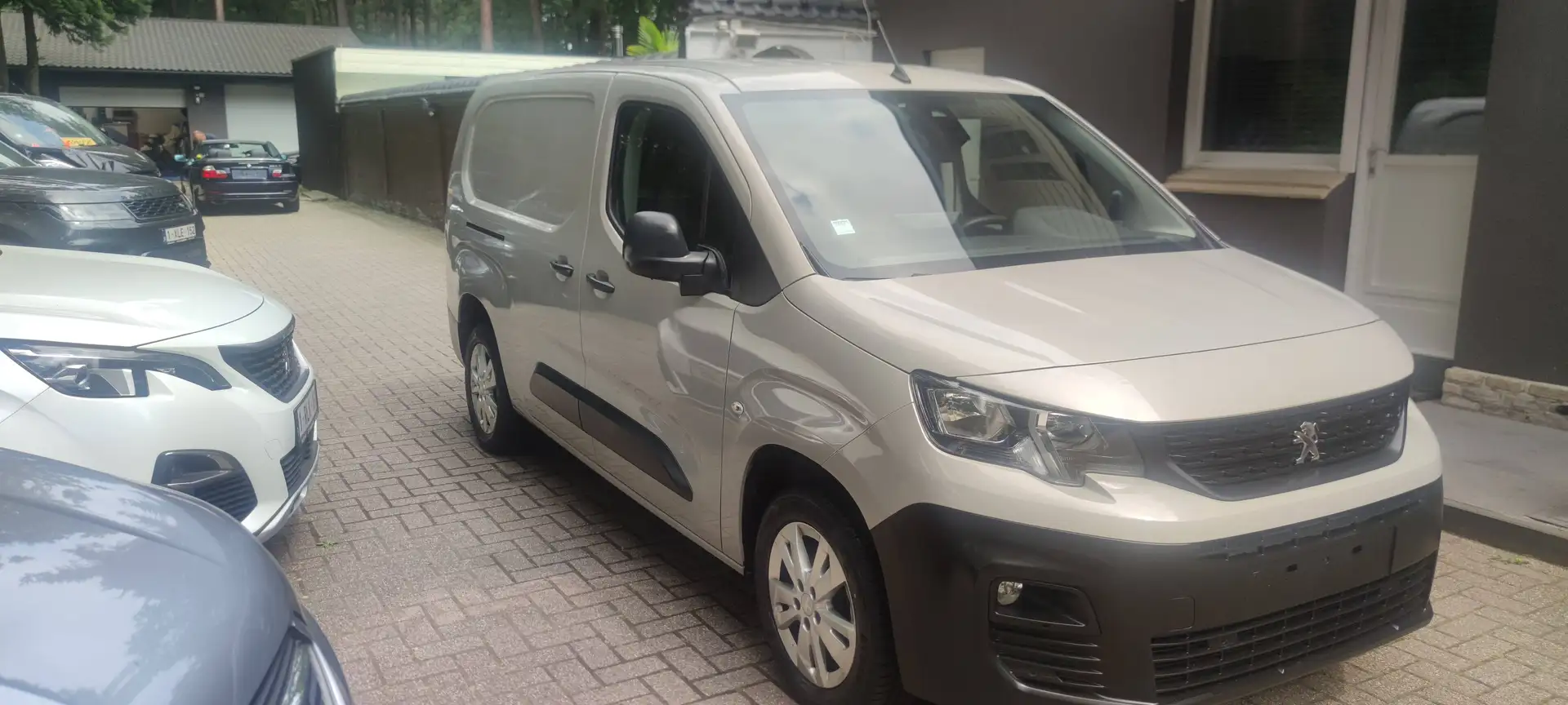 PEUGEOT Partner