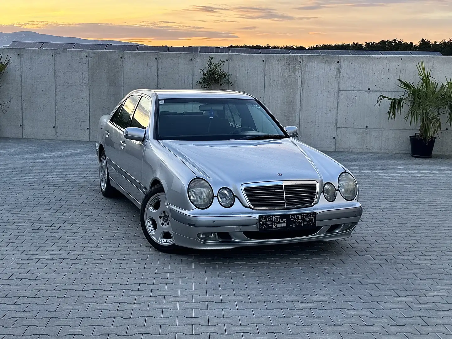 Mercedes-Benz E 220 Classic CDI Argintiu - 1