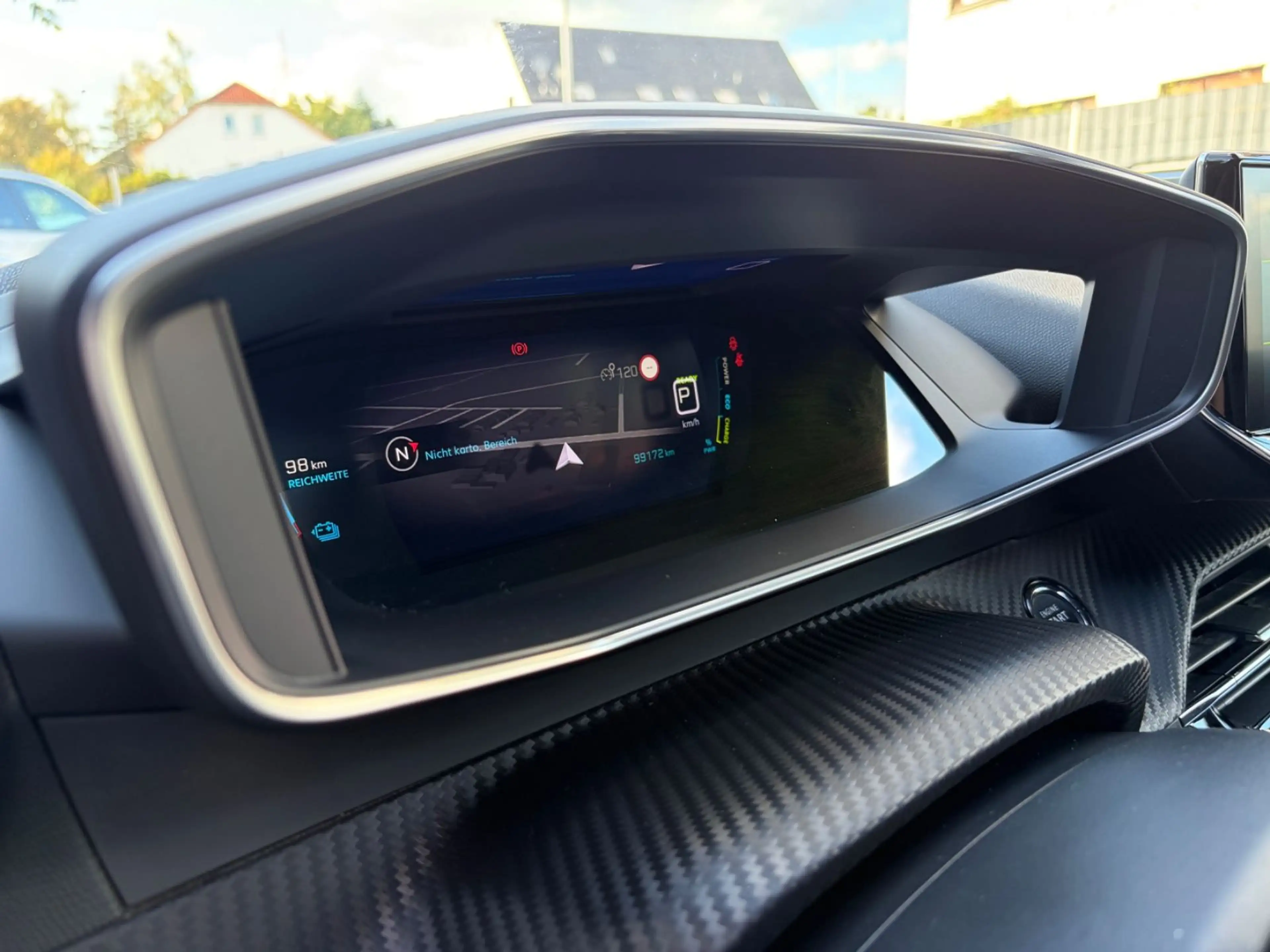 Peugeot e-2008 GT /PANO/NAVI/ACC/360°KAMERA/AMBIENTE-B — photo 9
