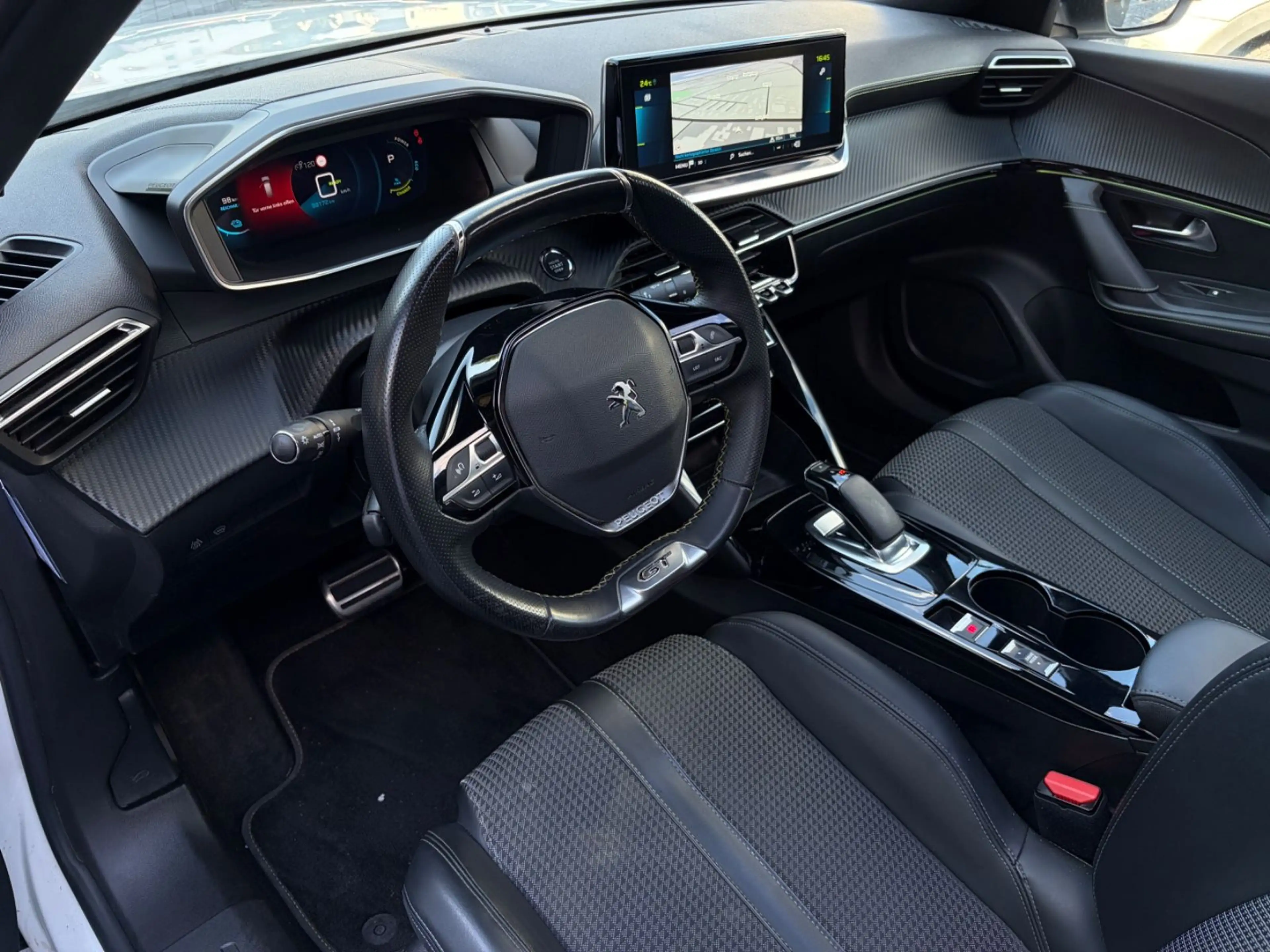 Peugeot e-2008 GT /PANO/NAVI/ACC/360°KAMERA/AMBIENTE-B — photo 8