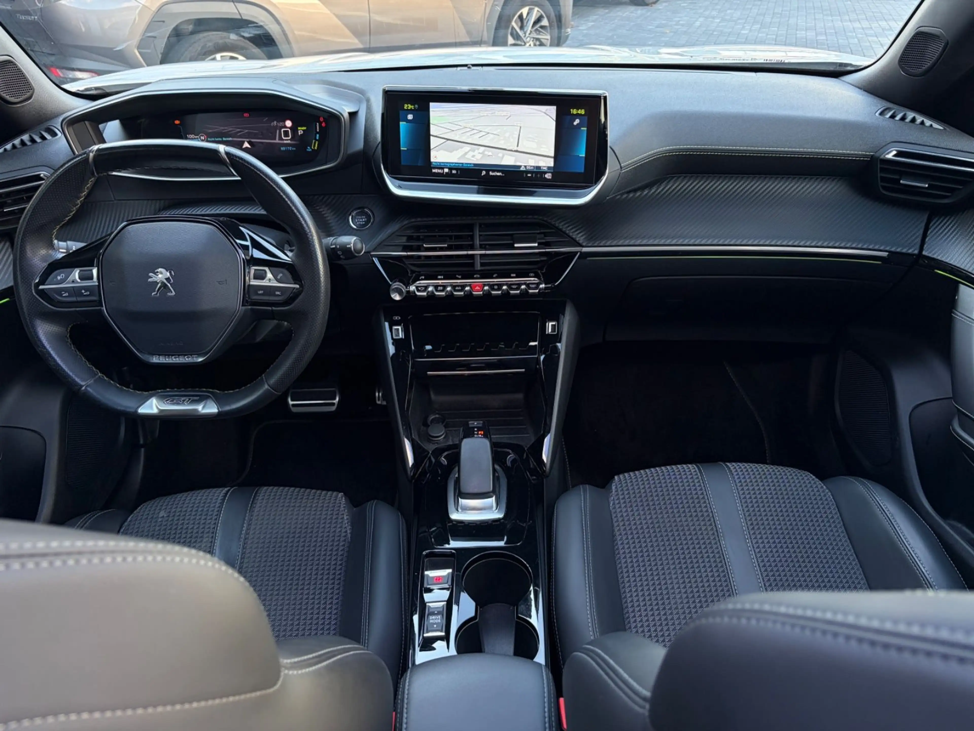 Peugeot e-2008 GT /PANO/NAVI/ACC/360°KAMERA/AMBIENTE-B — photo 11