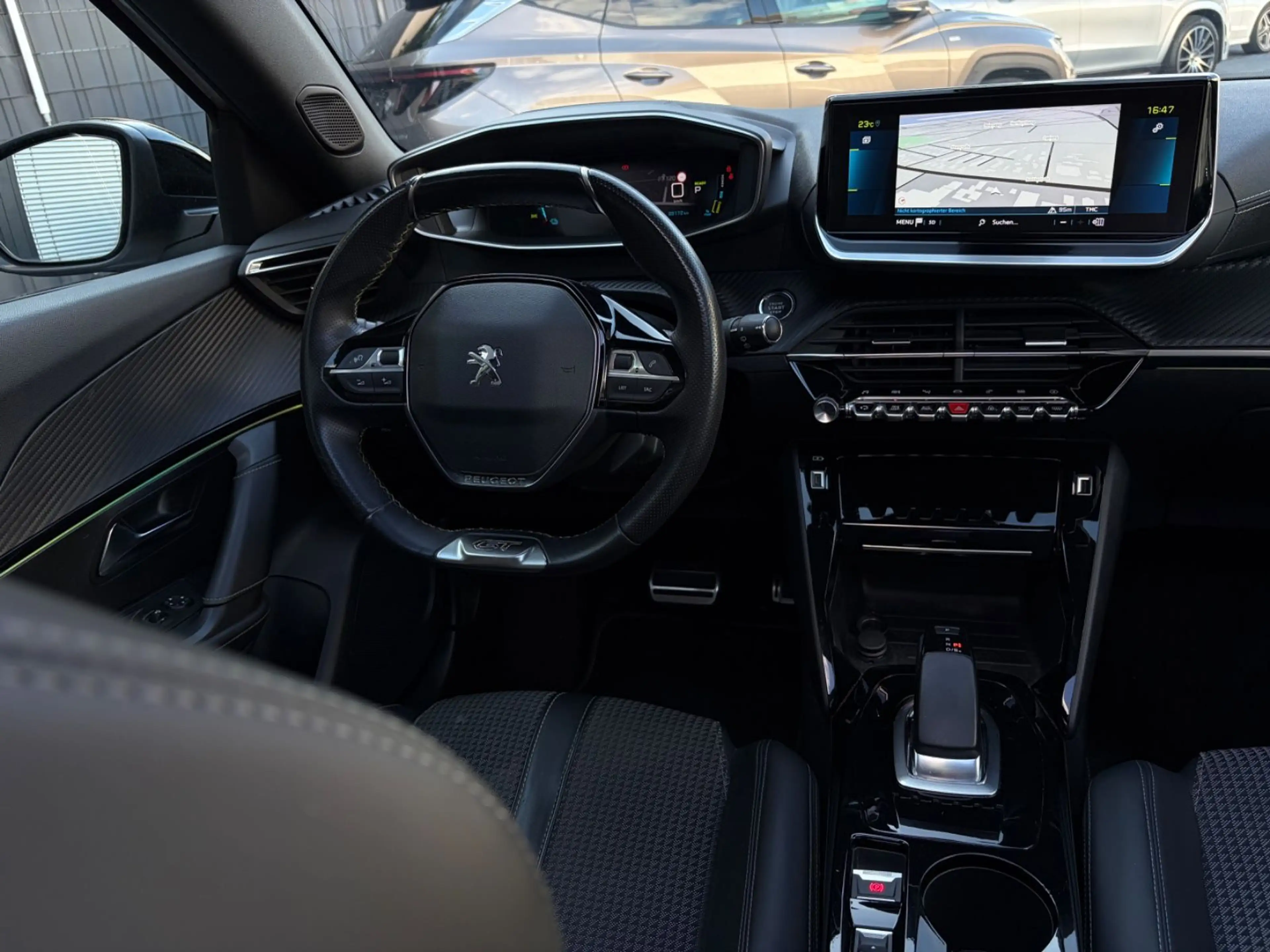 Peugeot e-2008 GT /PANO/NAVI/ACC/360°KAMERA/AMBIENTE-B — photo 10