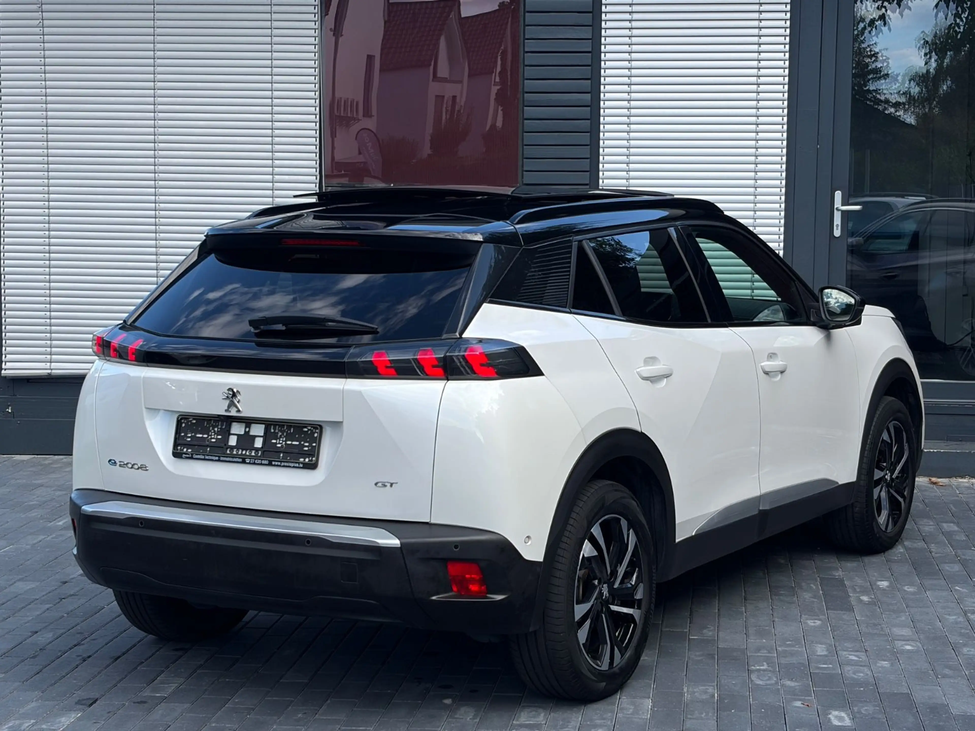 Peugeot e-2008 GT /PANO/NAVI/ACC/360°KAMERA/AMBIENTE-B — photo 4