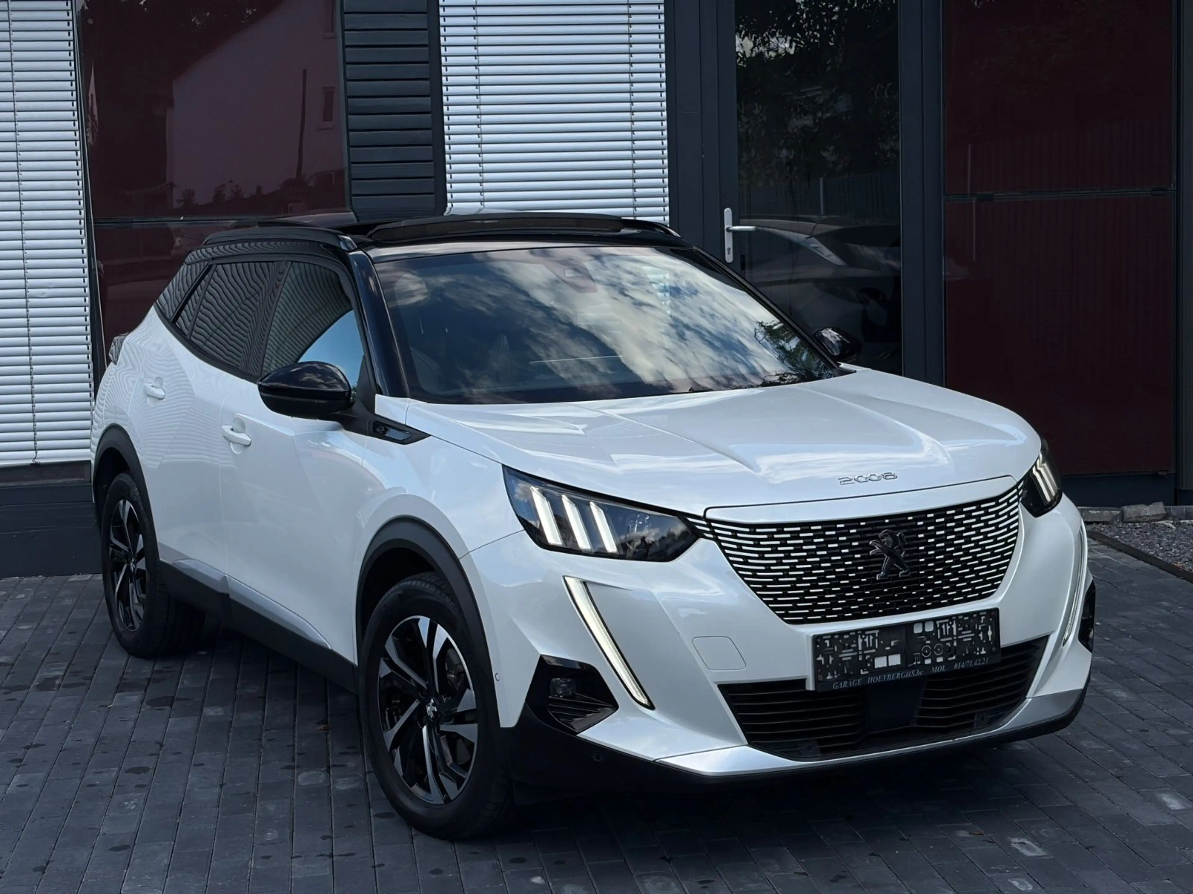 Peugeot e-2008 GT /PANO/NAVI/ACC/360°KAMERA/AMBIENTE-B — photo 3