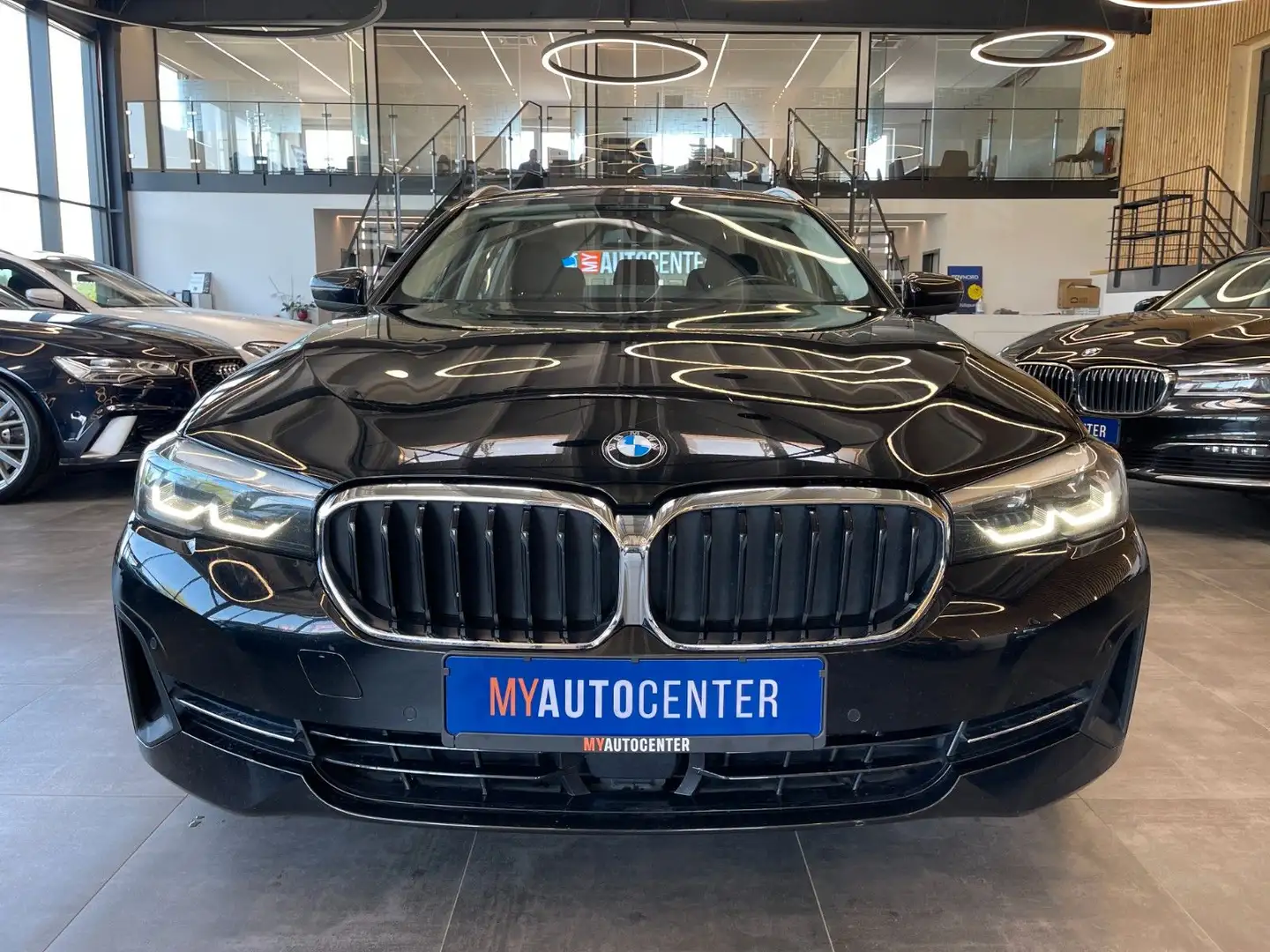 BMW 520 Touring 520 d *1.HAND*HUD*NAVI*KAM*LED*AHK* Schwarz - 2