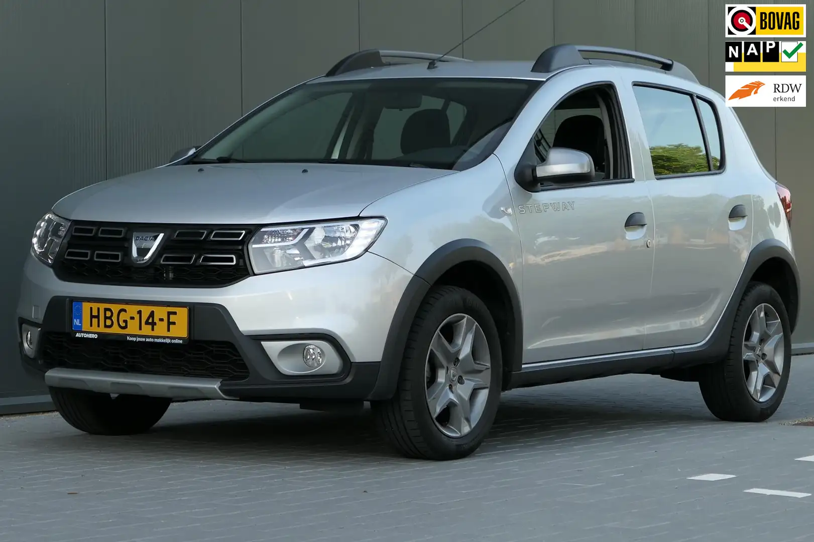 Dacia Sandero 0.9 TCe Stepway Laureate Navi Carplay Cruise Airco Grijs - 1